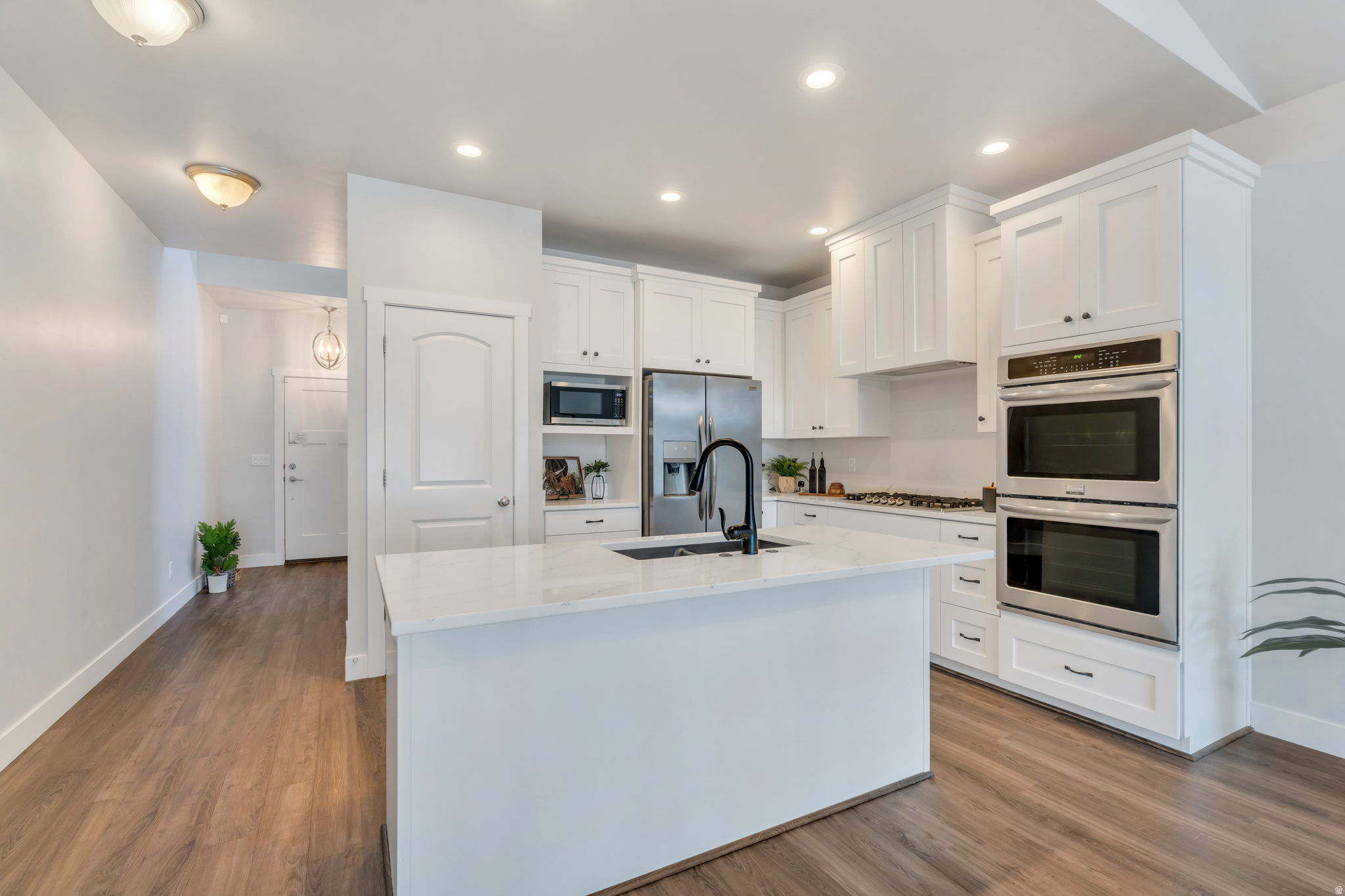 1523 E SEGO LILY CT