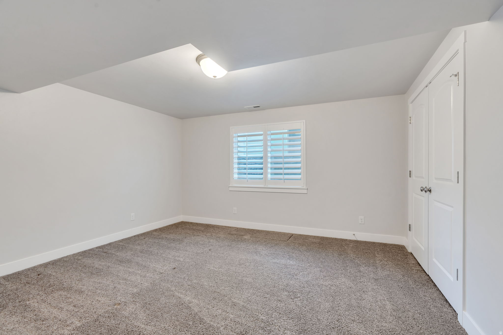 1523 E SEGO LILY CT