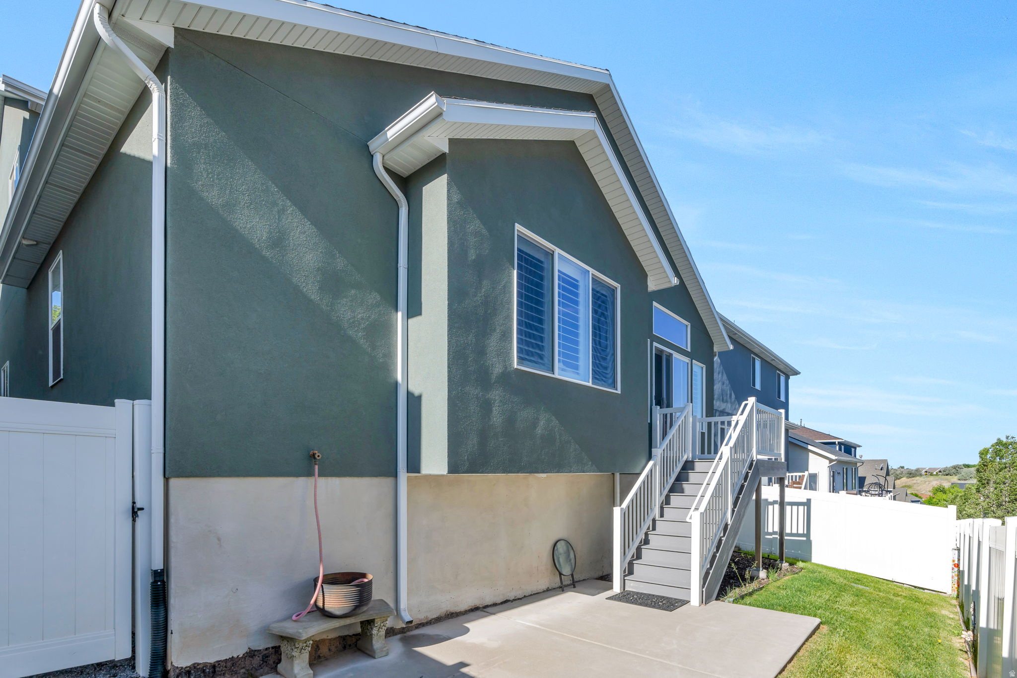 1523 E SEGO LILY CT