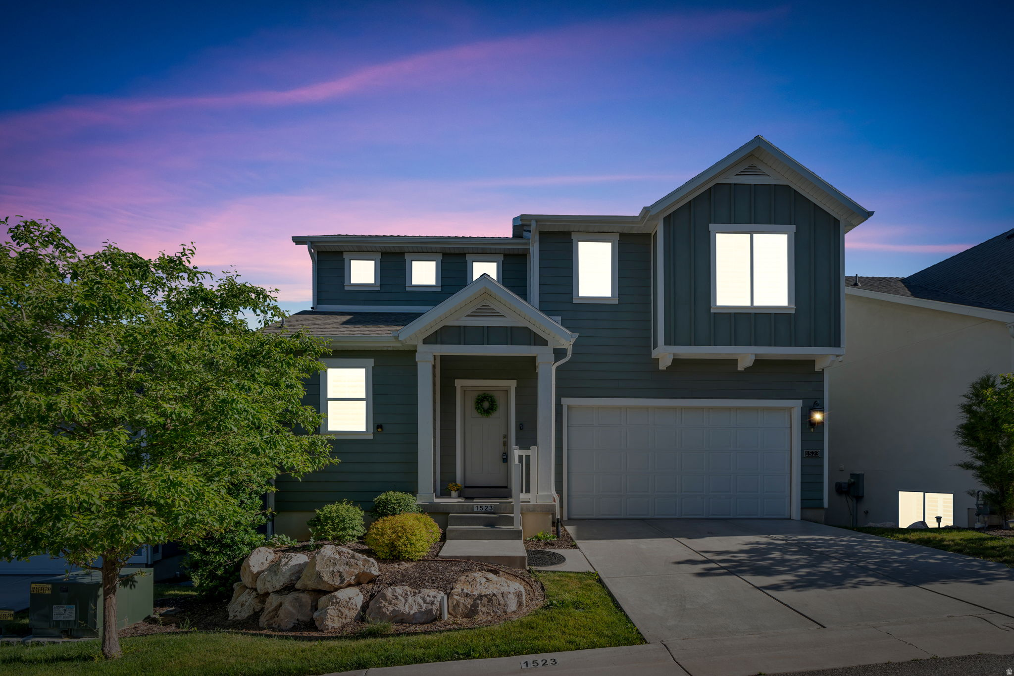 1523 E SEGO LILY CT