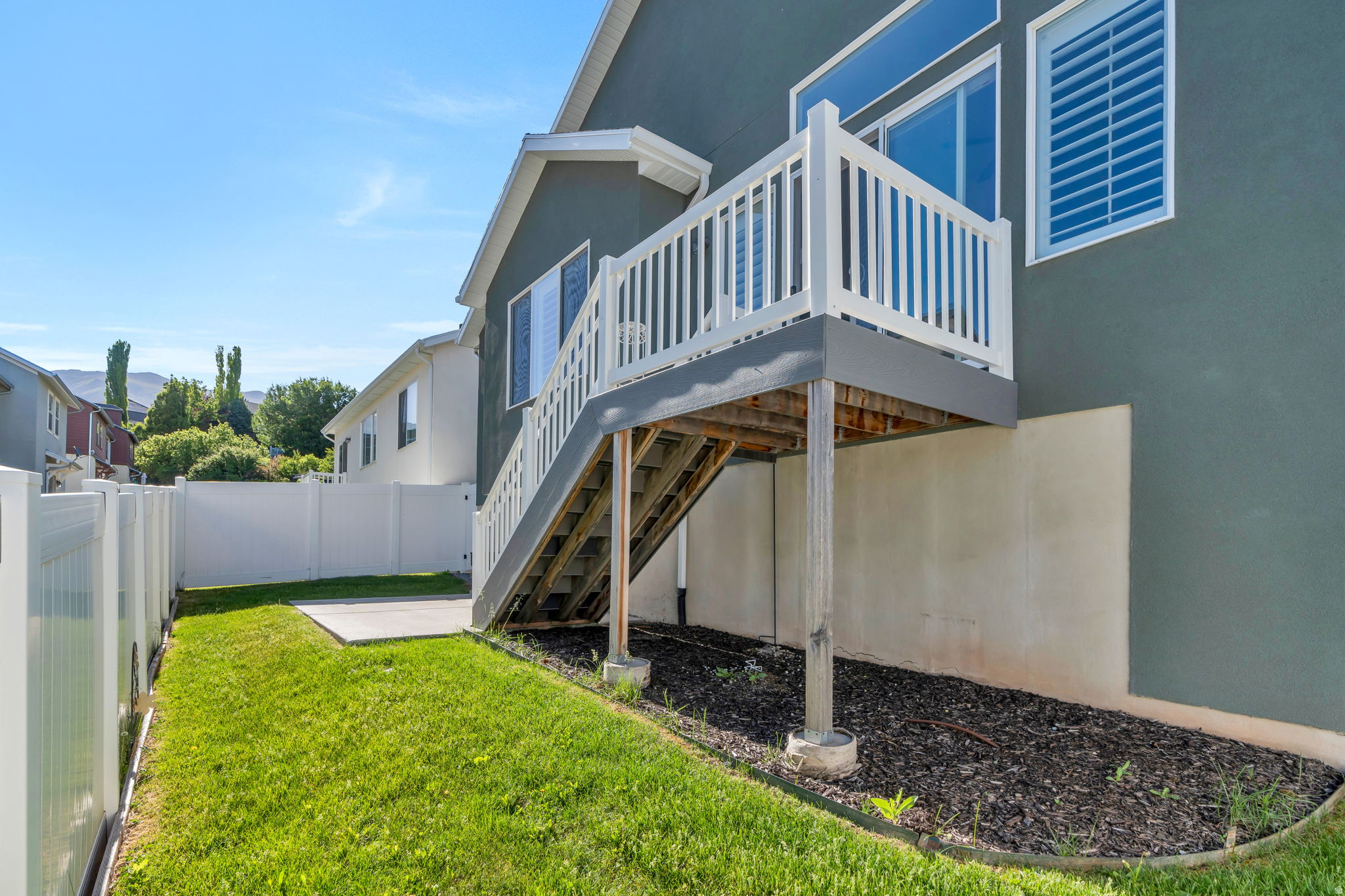 1523 E SEGO LILY CT