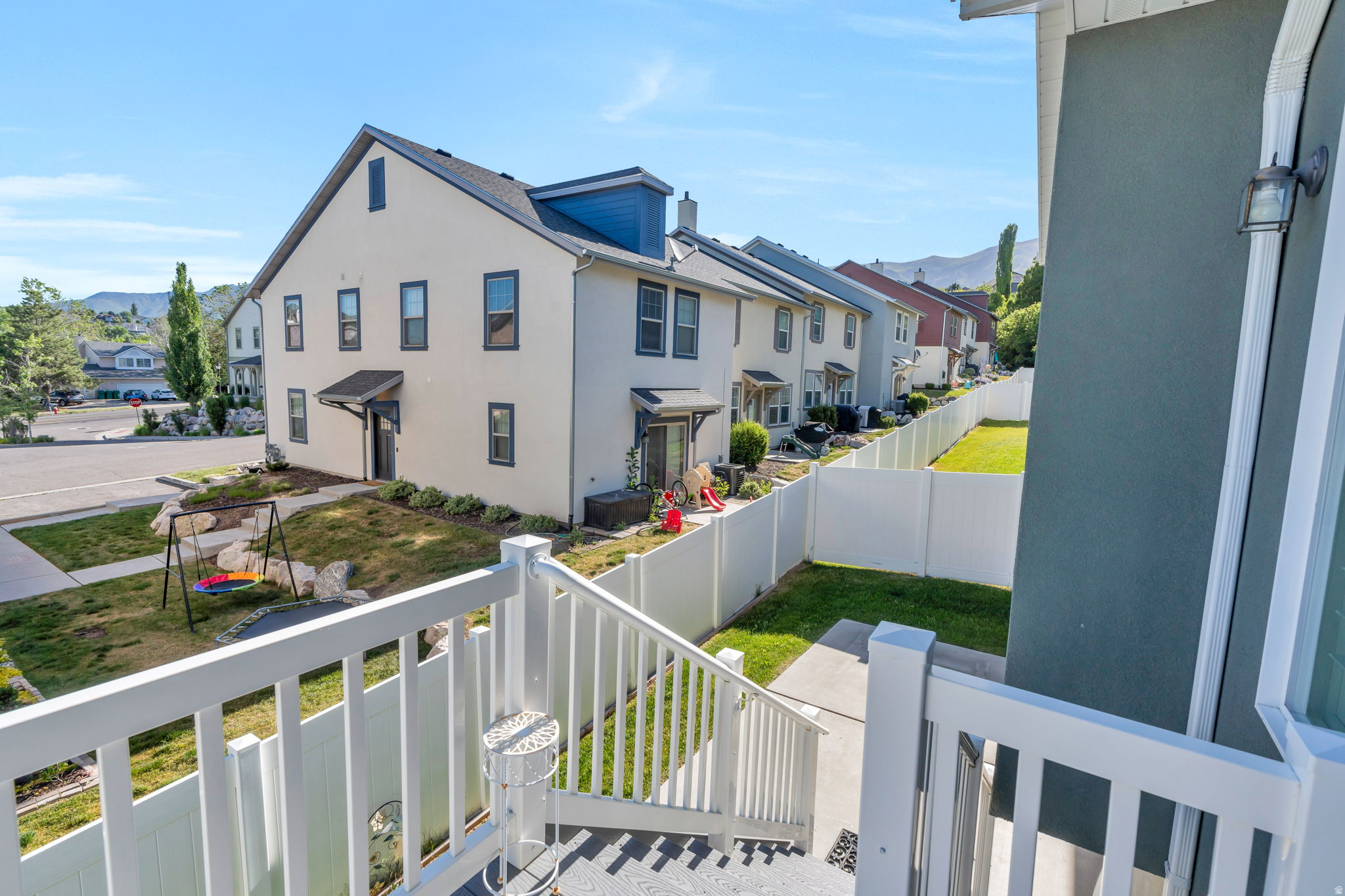 1523 E SEGO LILY CT