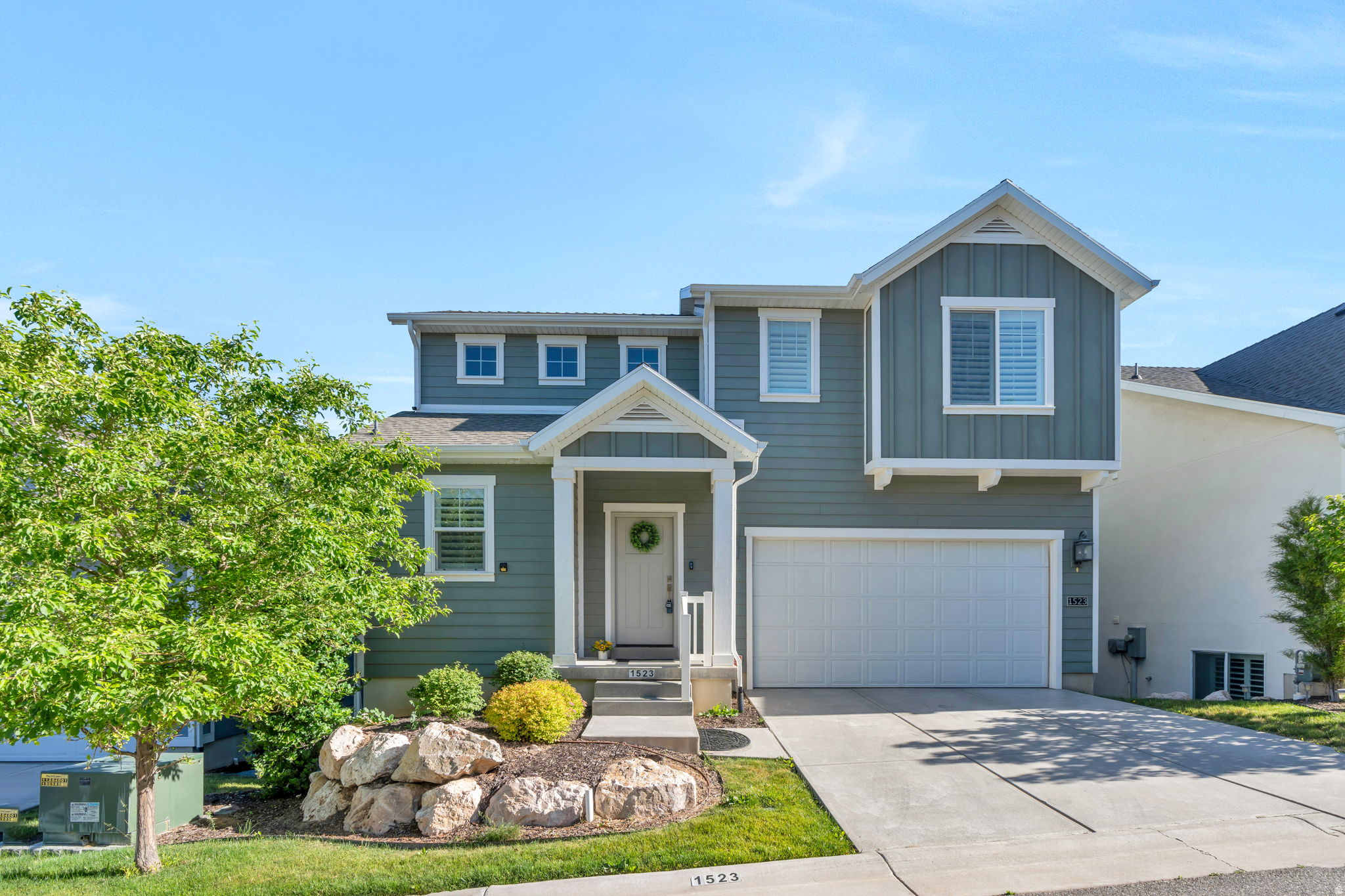 1523 E SEGO LILY CT