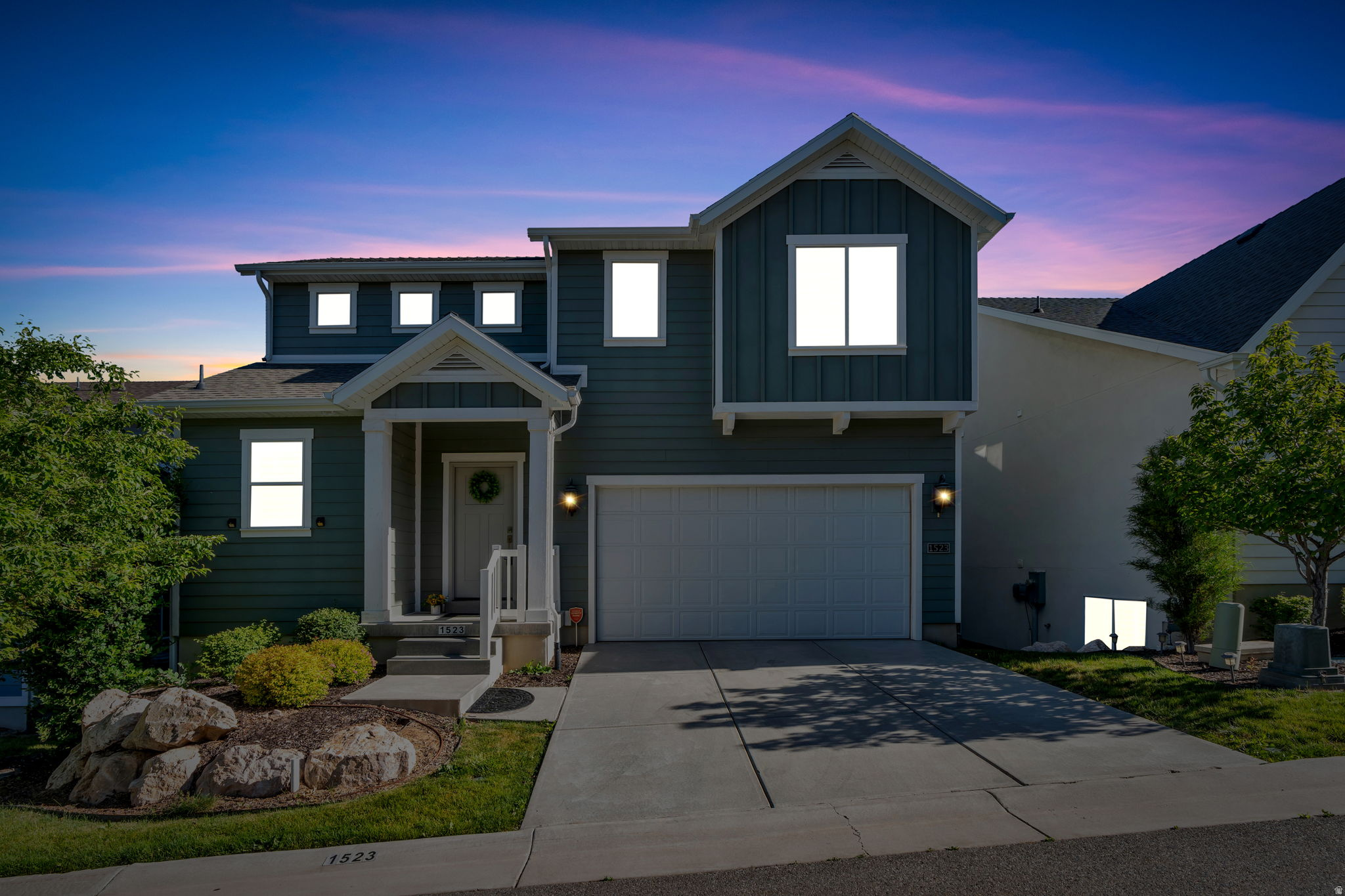 1523 E SEGO LILY CT