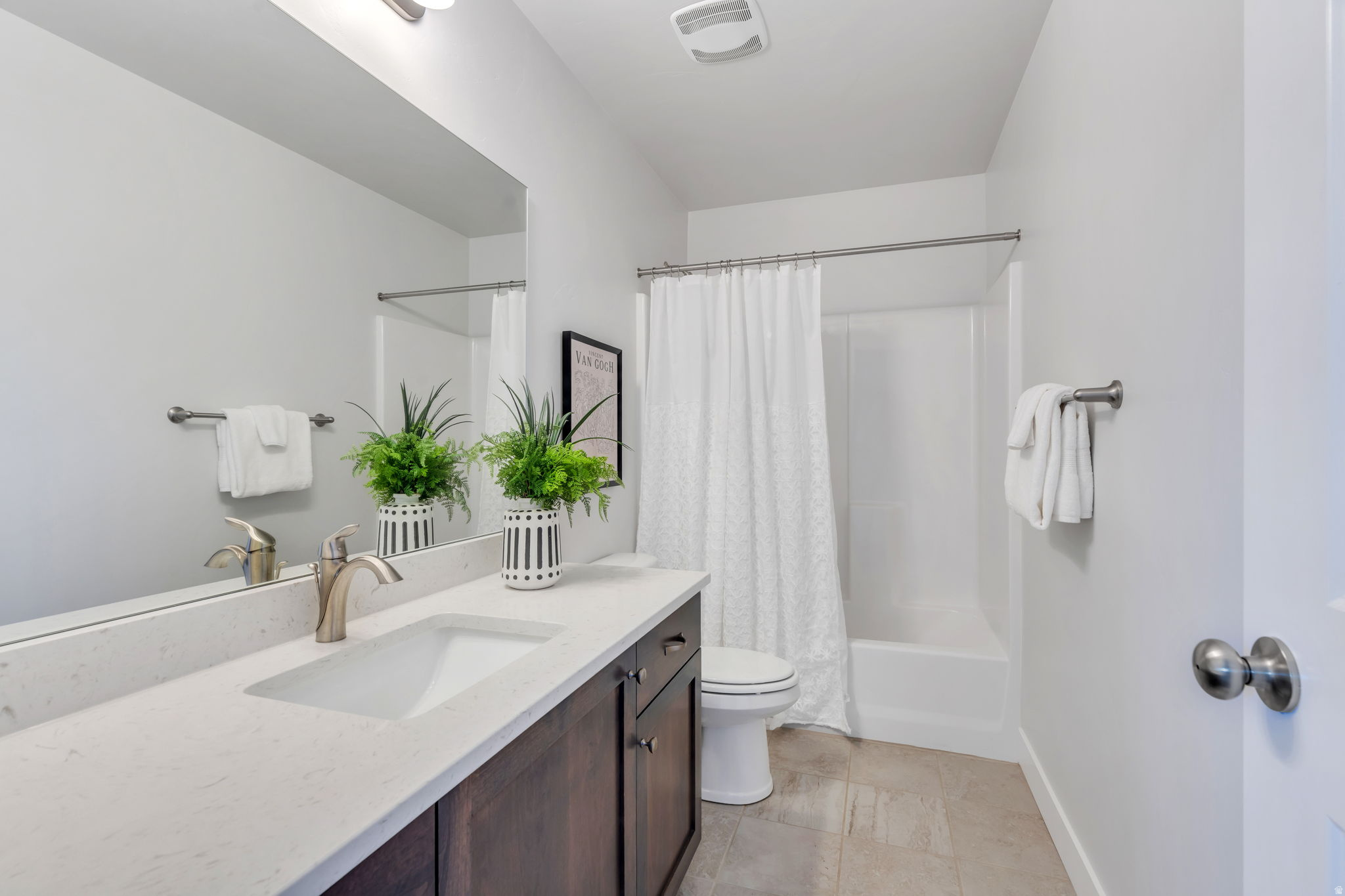 1523 E SEGO LILY CT