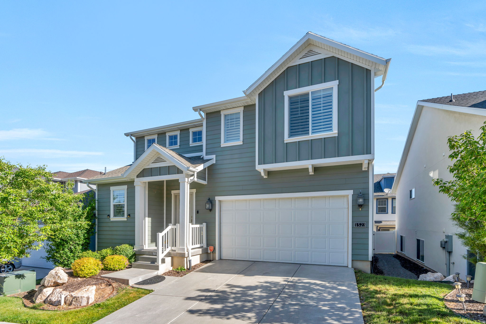1523 E SEGO LILY CT