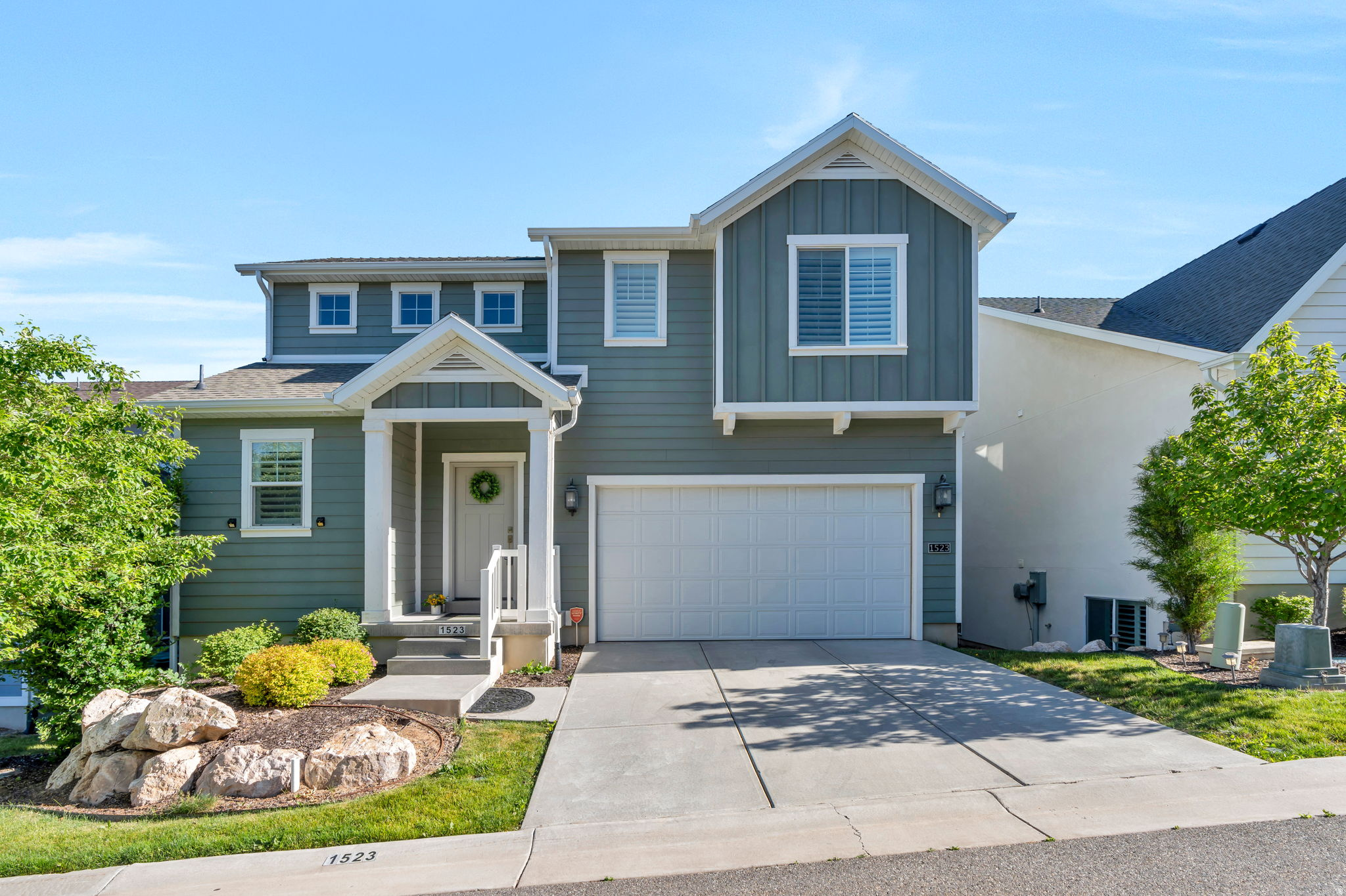 1523 E SEGO LILY CT