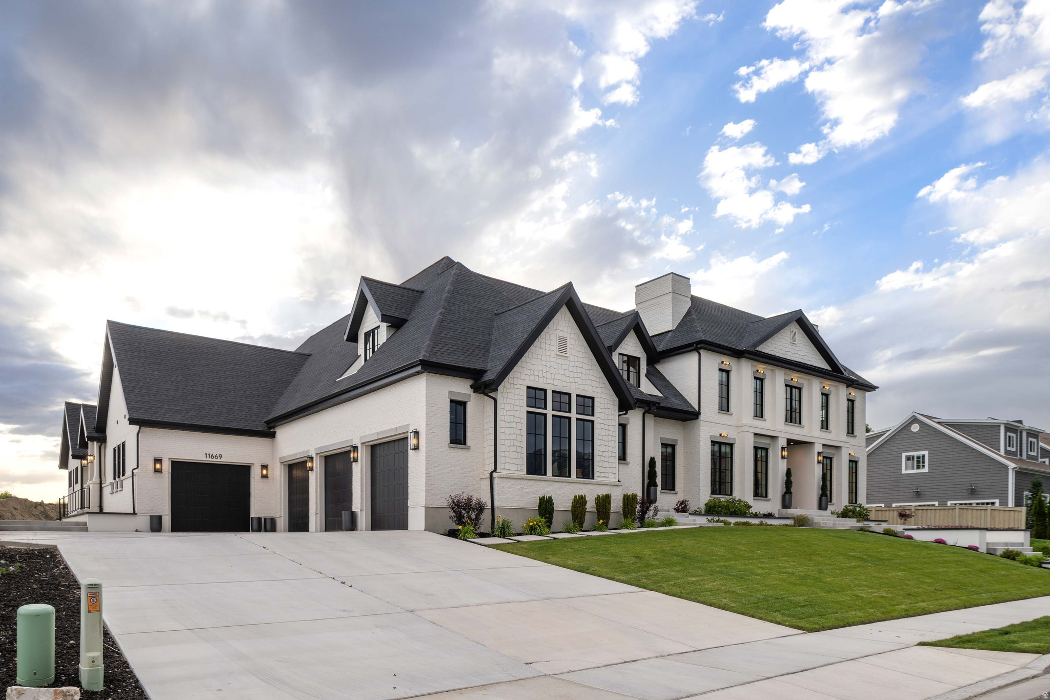 11669 N HIGHLAND DR