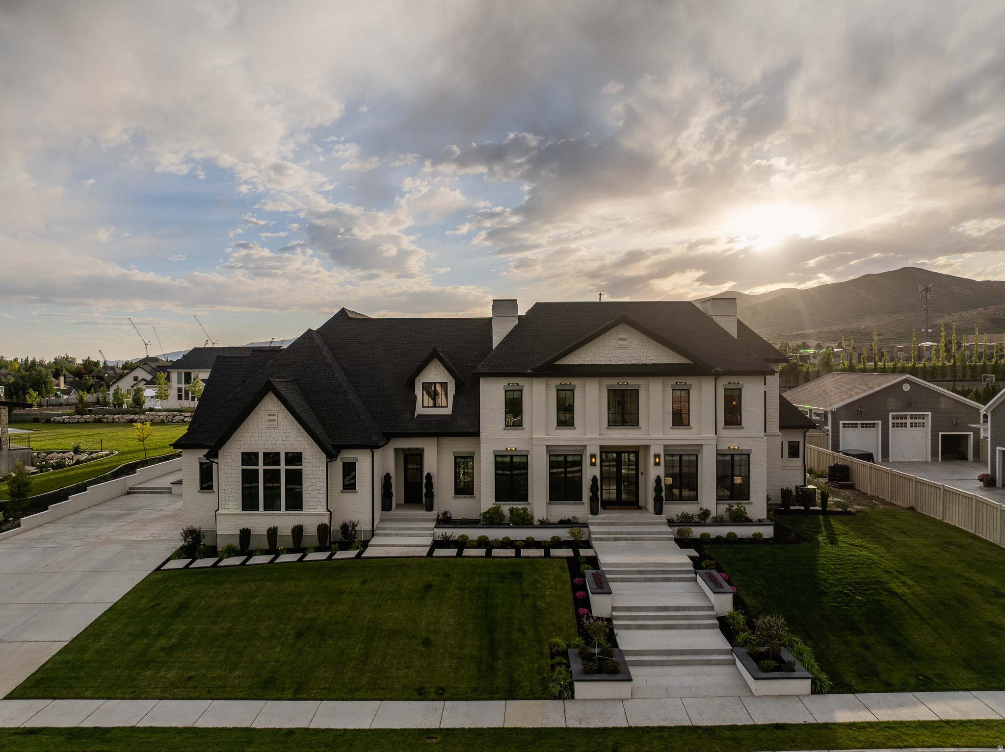 11669 N HIGHLAND DR