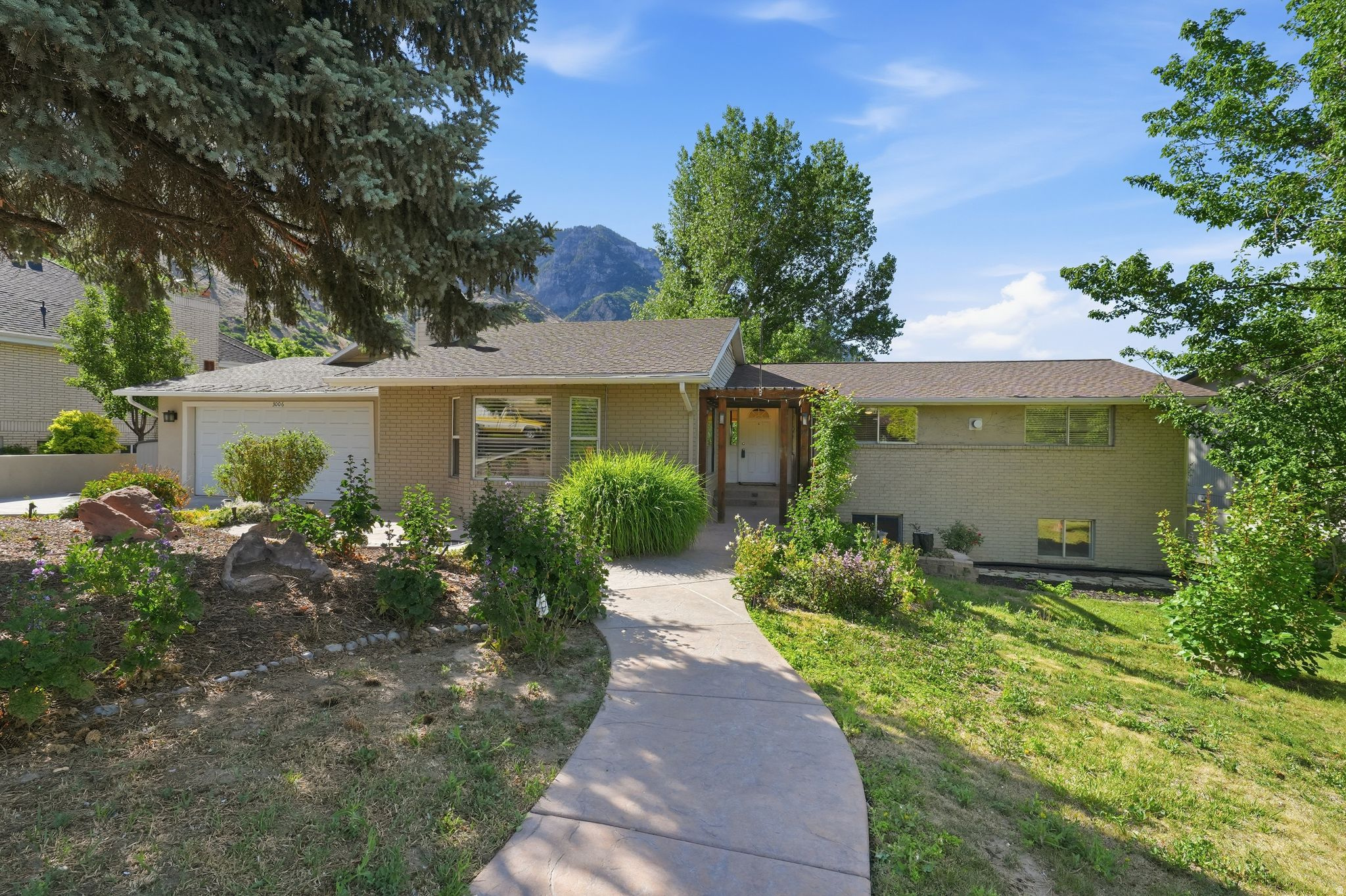 3006 N INDIAN HILLS DR