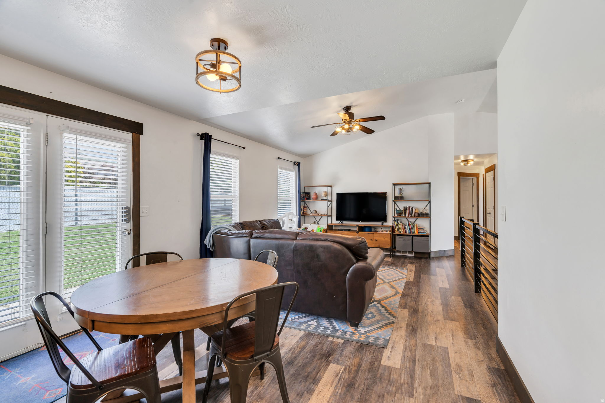 459 S LOADER AVE