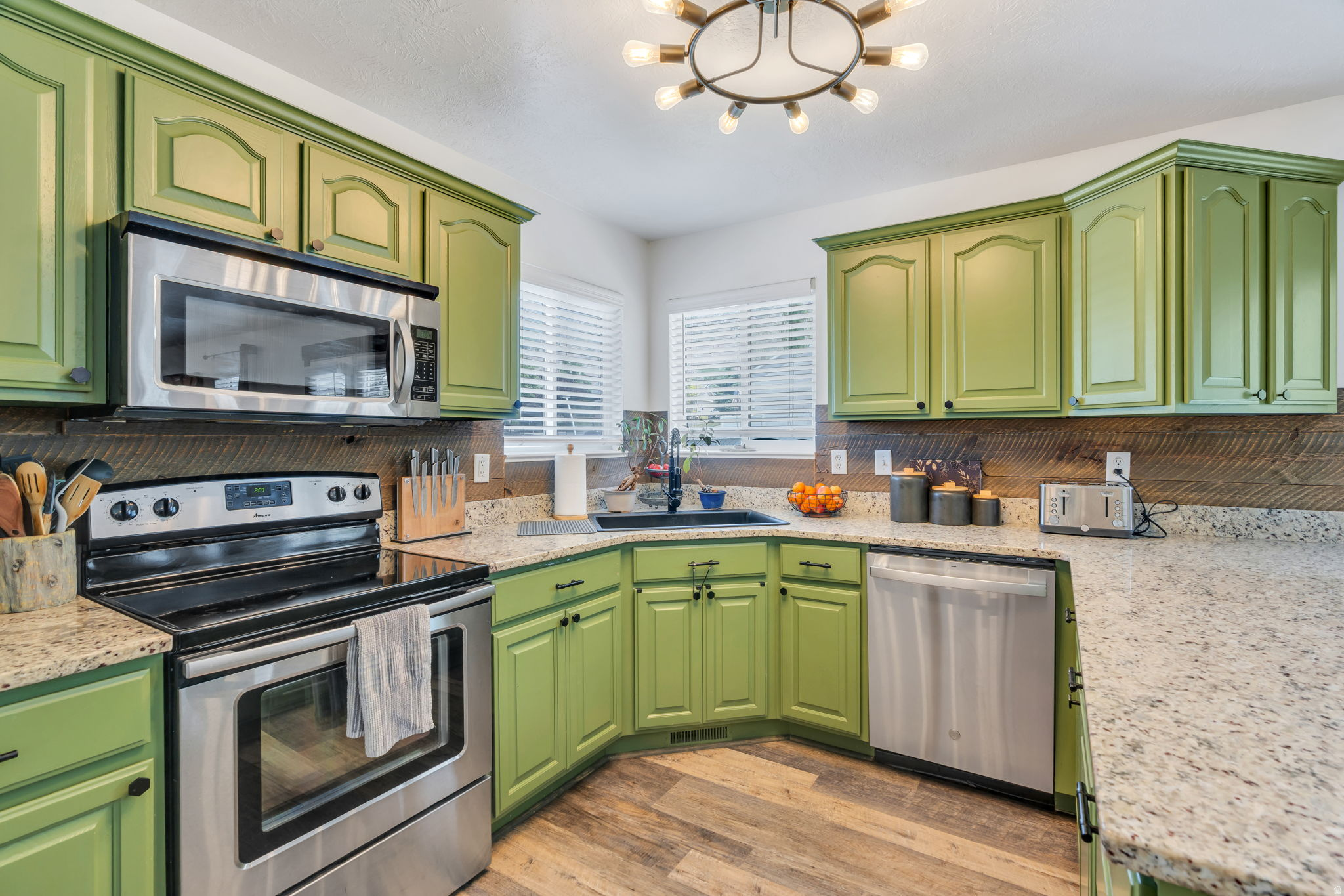 459 S LOADER AVE