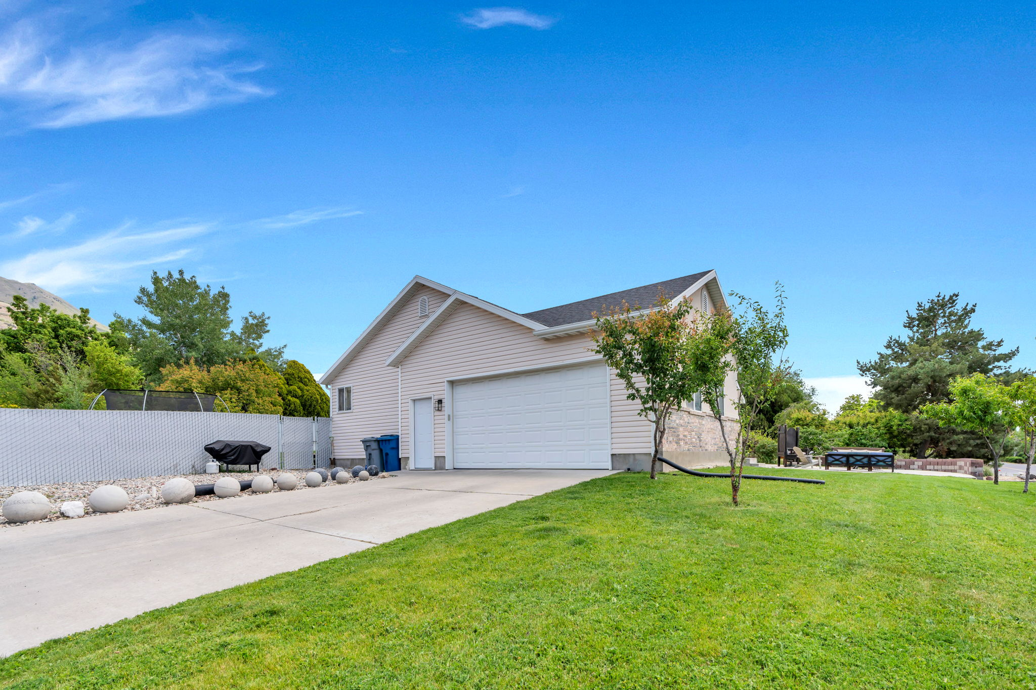 459 S LOADER AVE