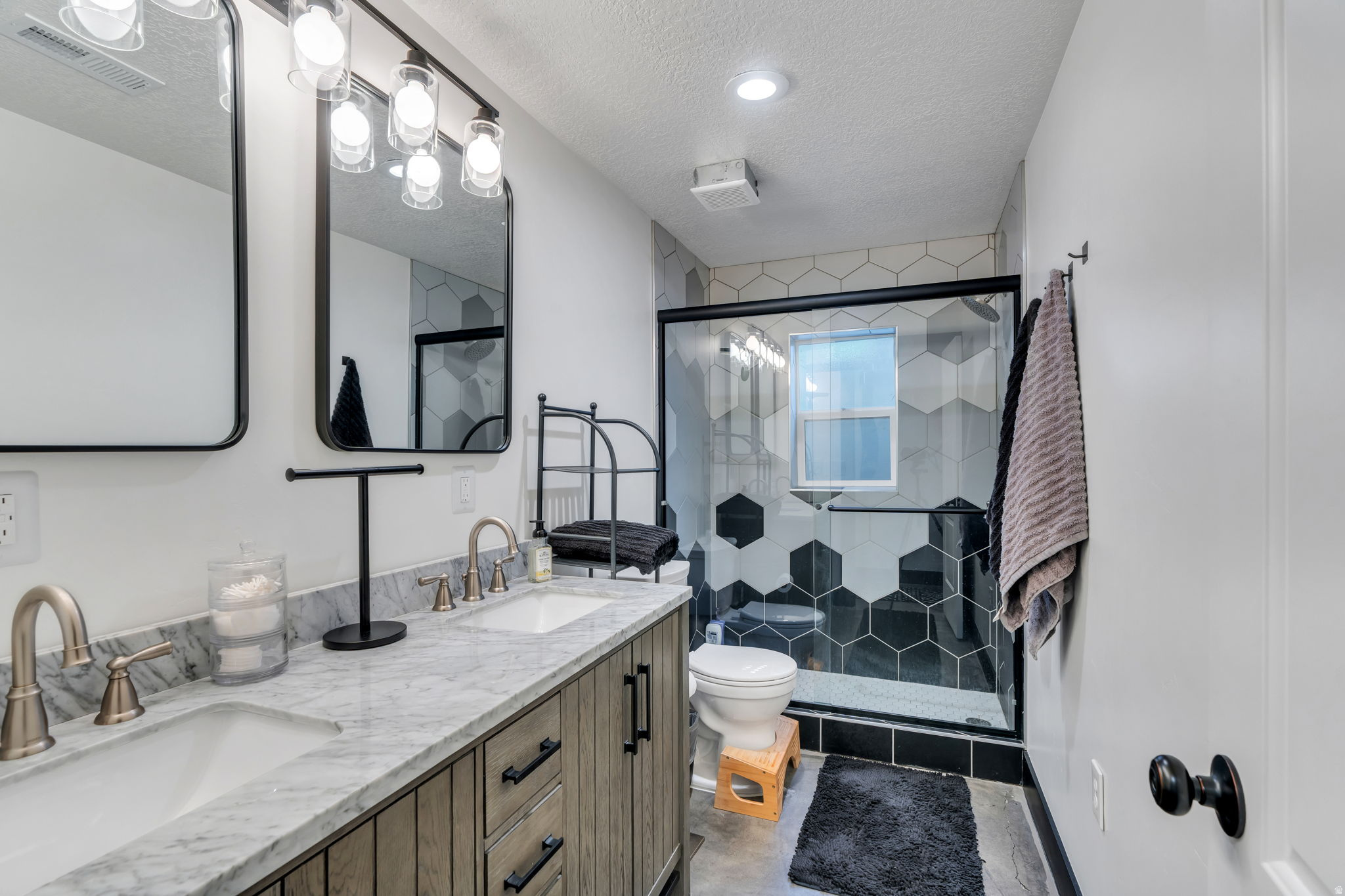 459 S LOADER AVE