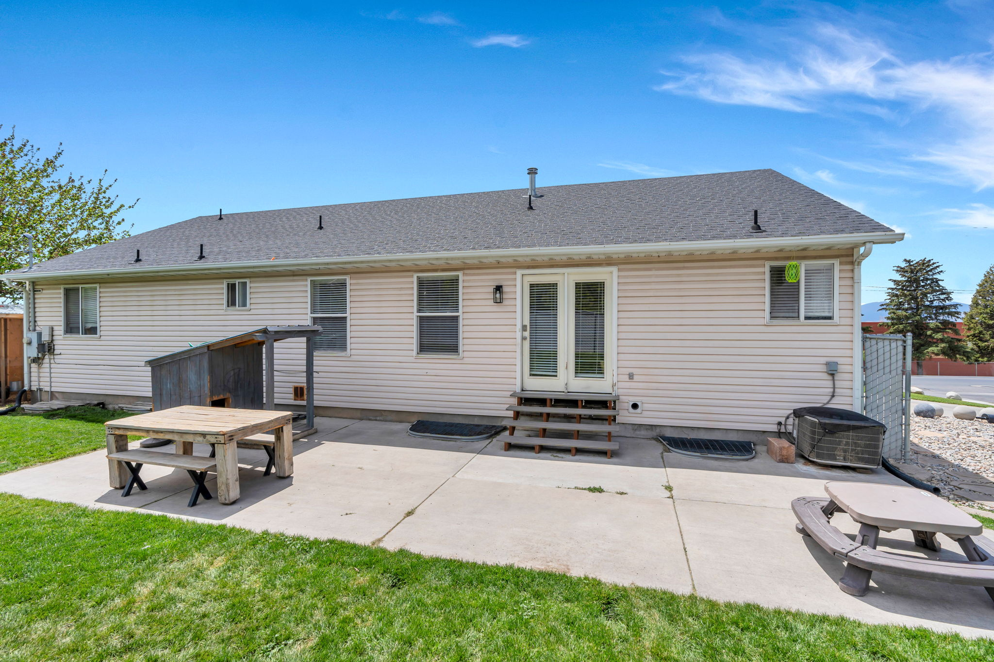 459 S LOADER AVE