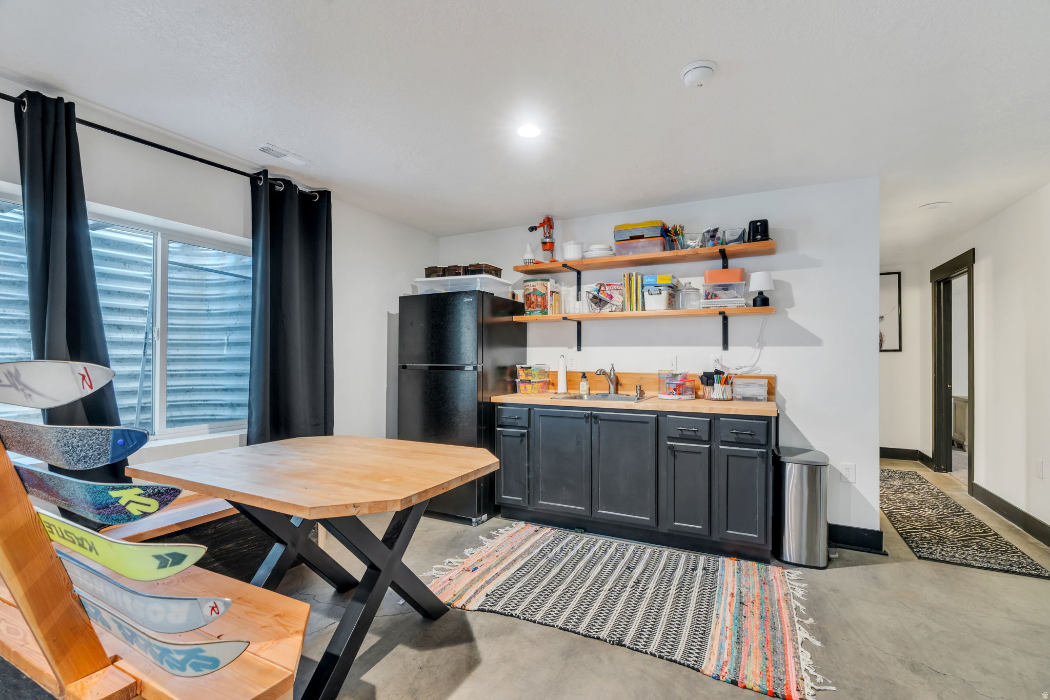459 S LOADER AVE