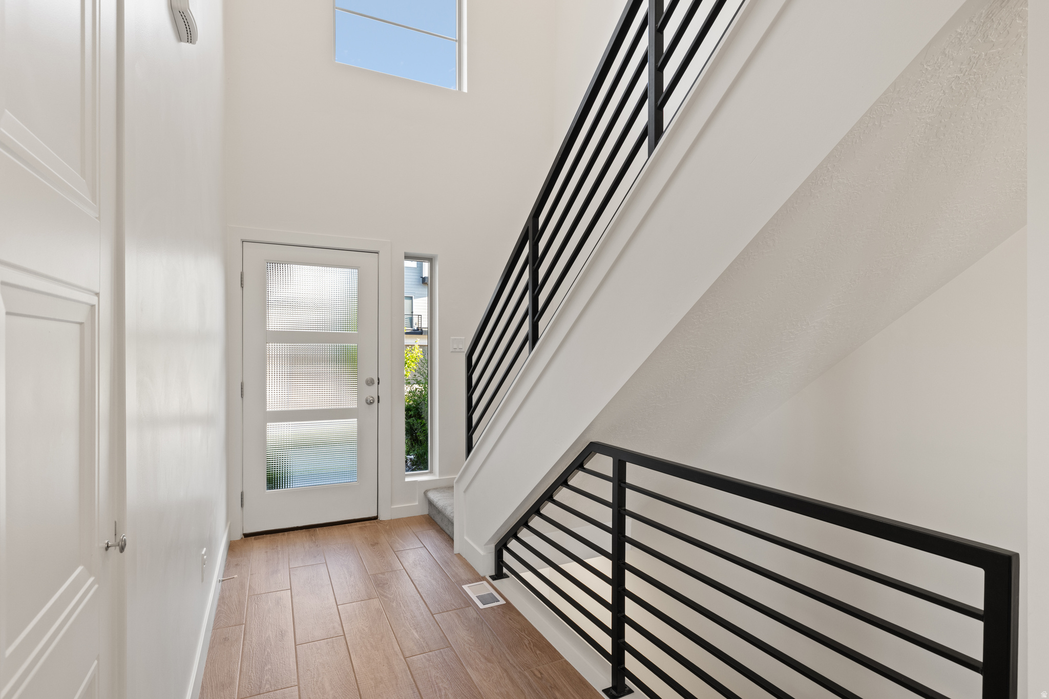 128 W AUTUMN LN