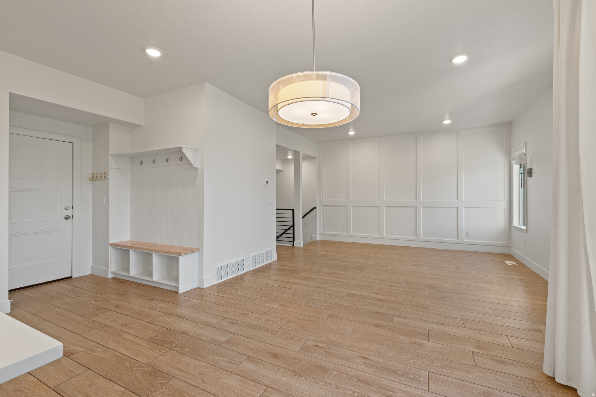 128 W AUTUMN LN