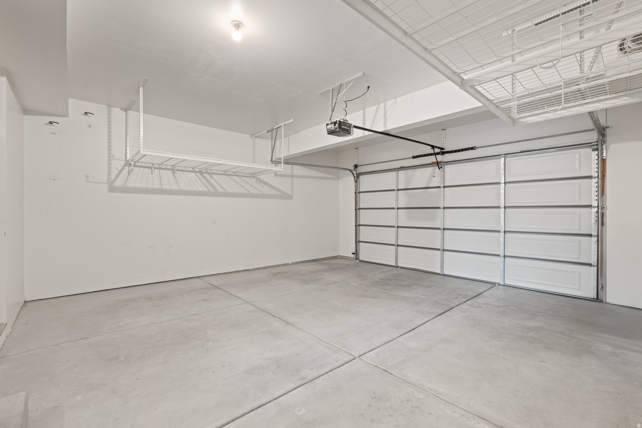 128 W AUTUMN LN