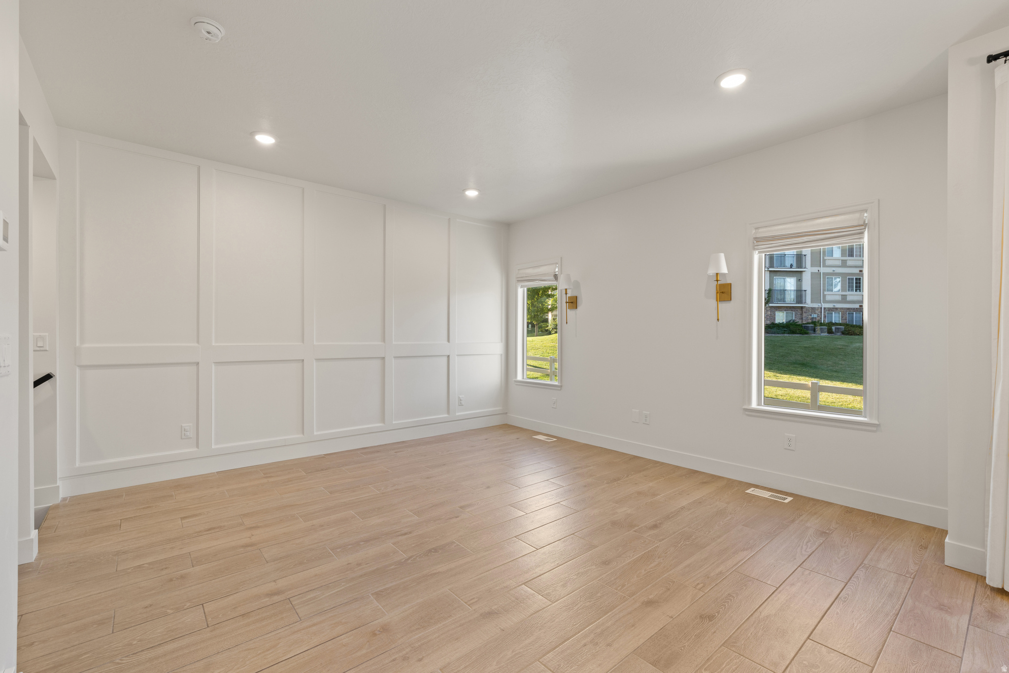 128 W AUTUMN LN