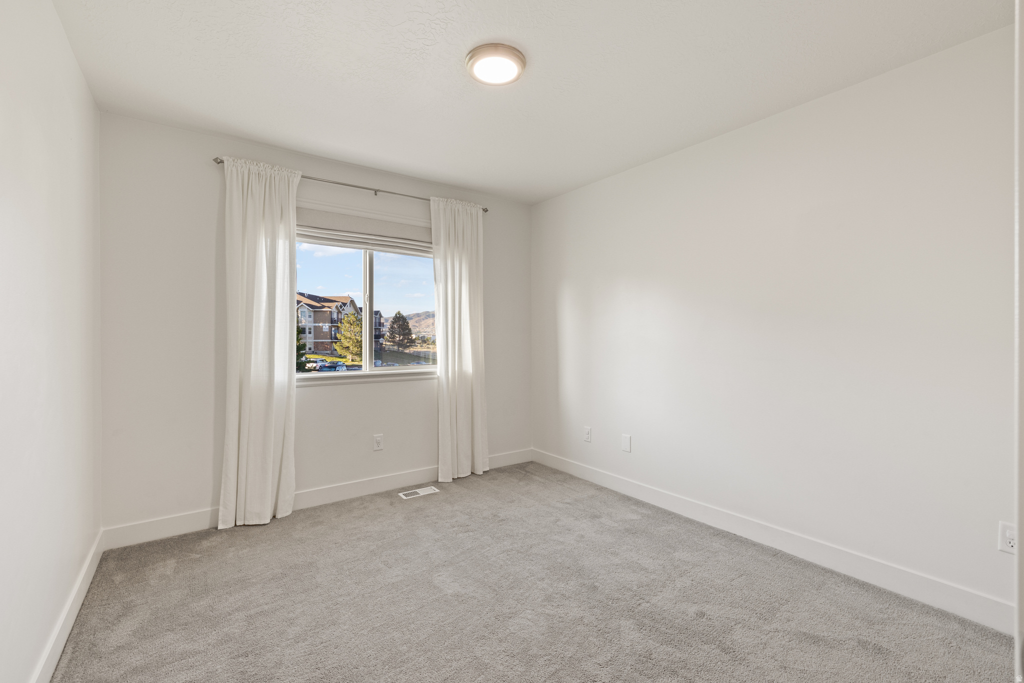 128 W AUTUMN LN