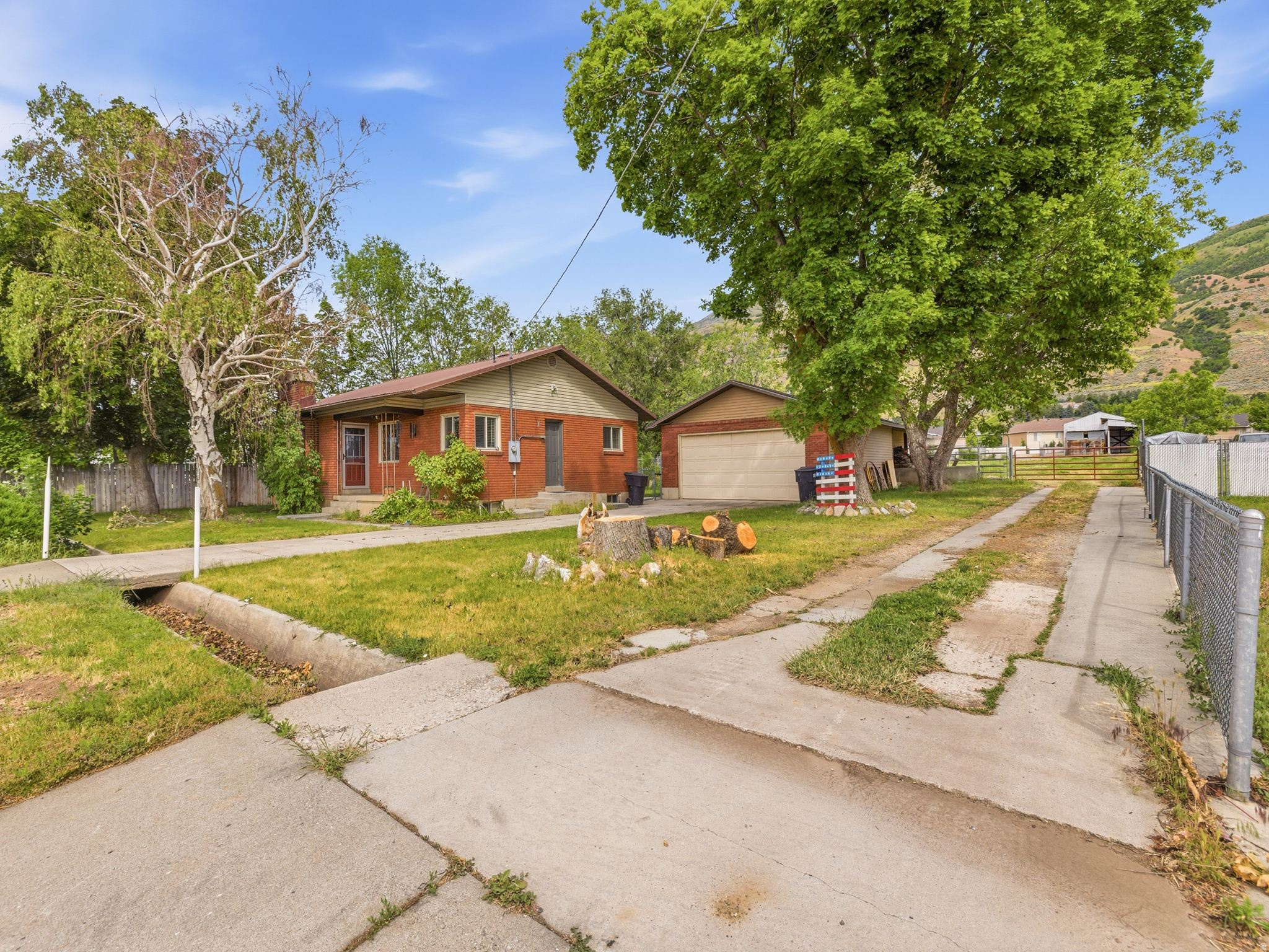 2175 S HWY 89