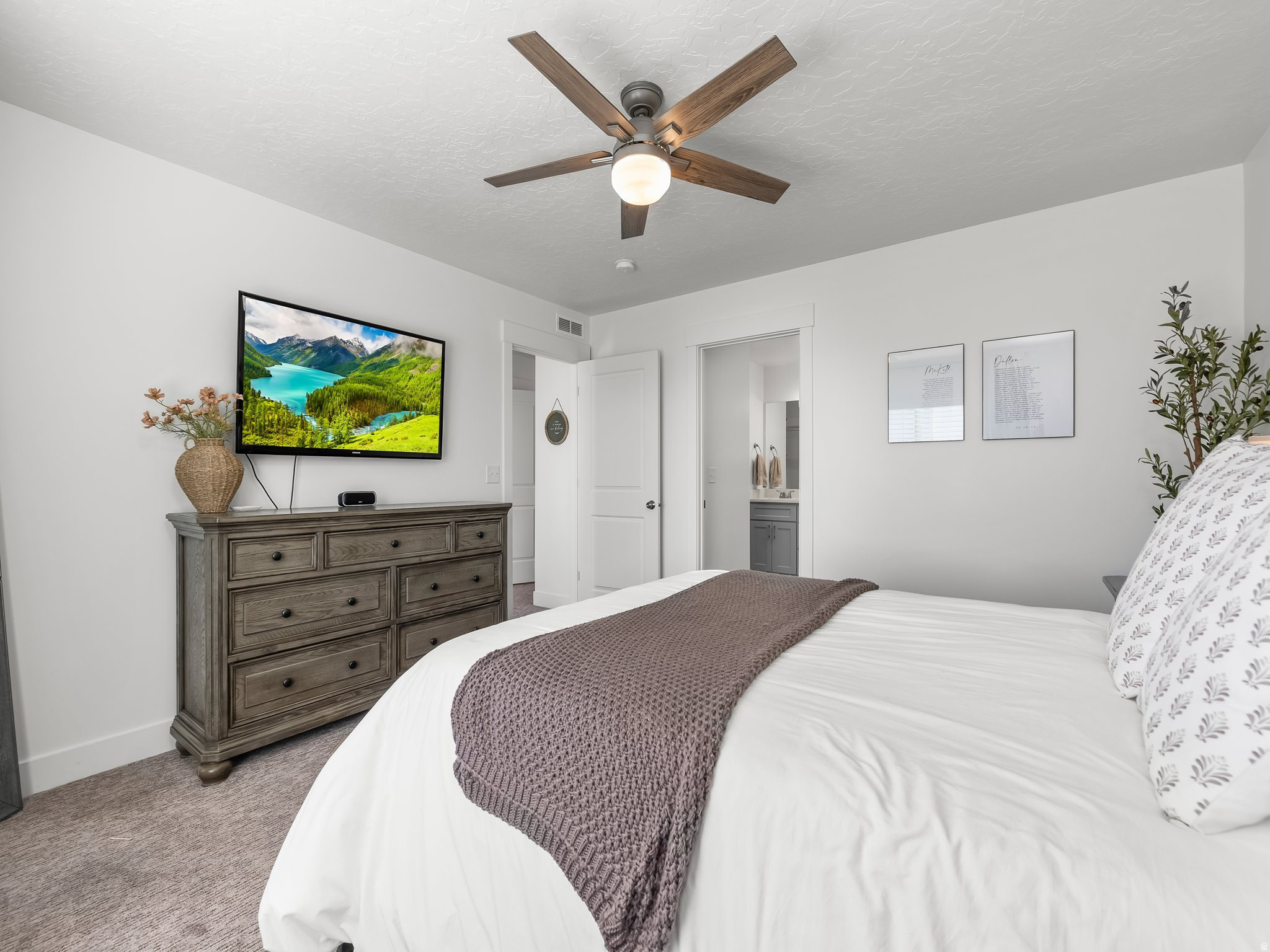 714 E GARDEN GROVE DR