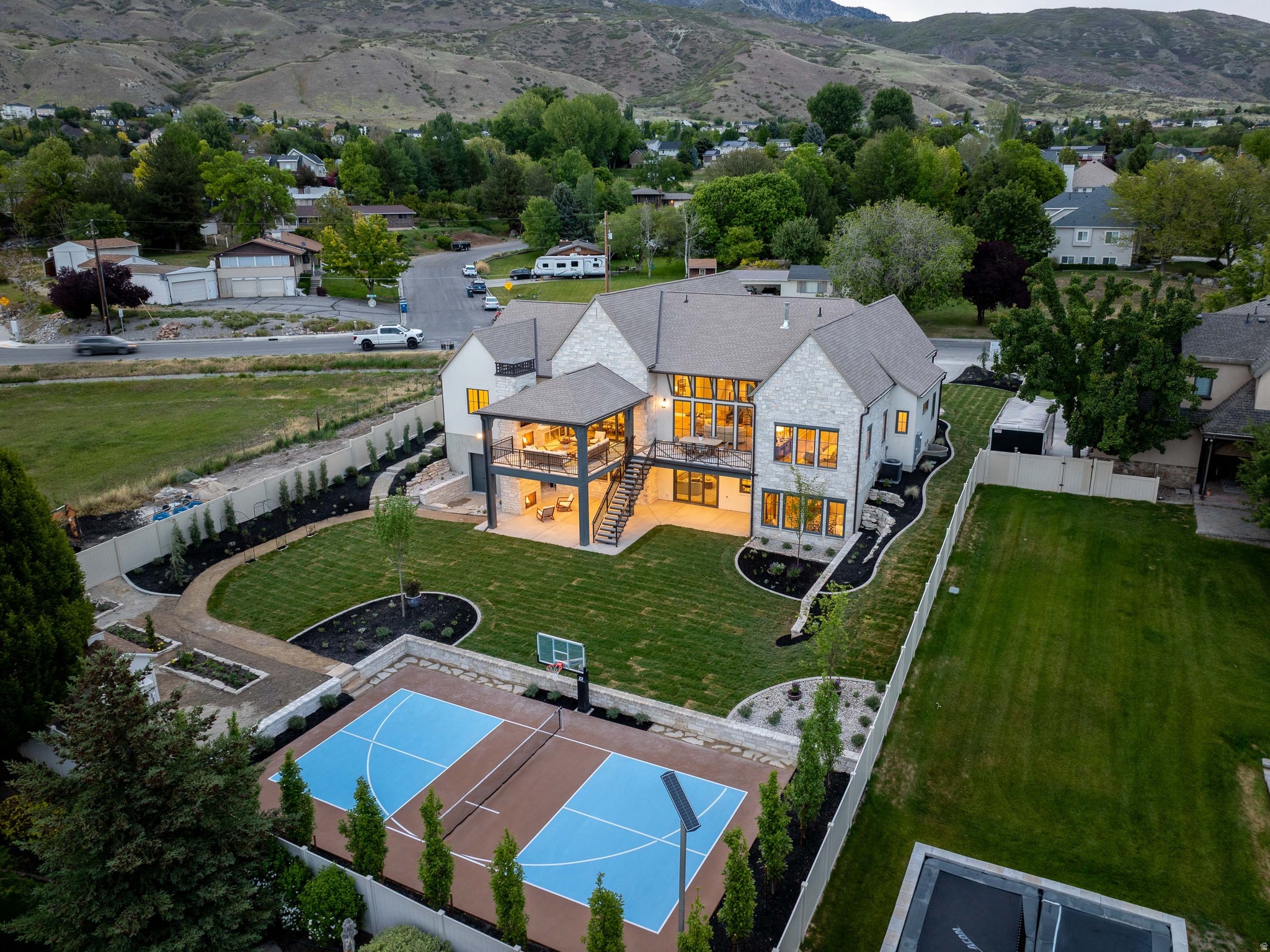 133 N CANAL DR