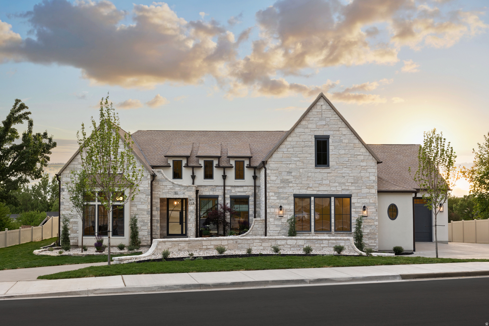 133 N CANAL DR
