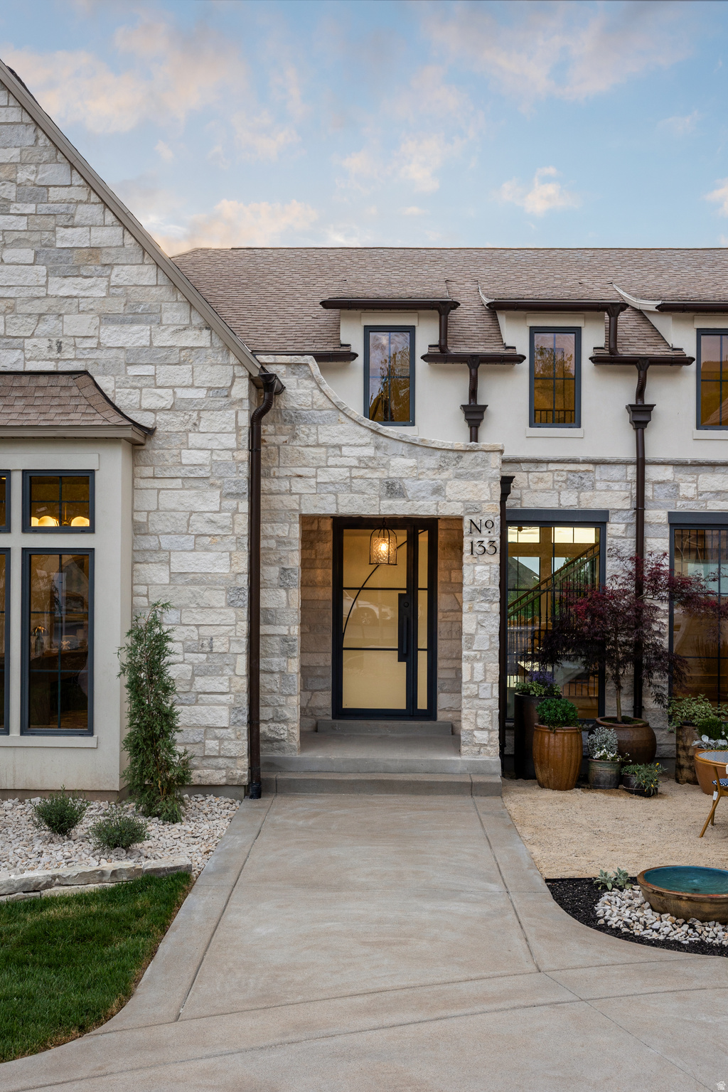 133 N CANAL DR
