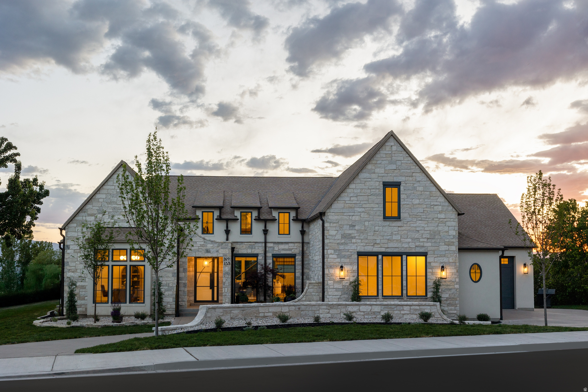 133 N CANAL DR