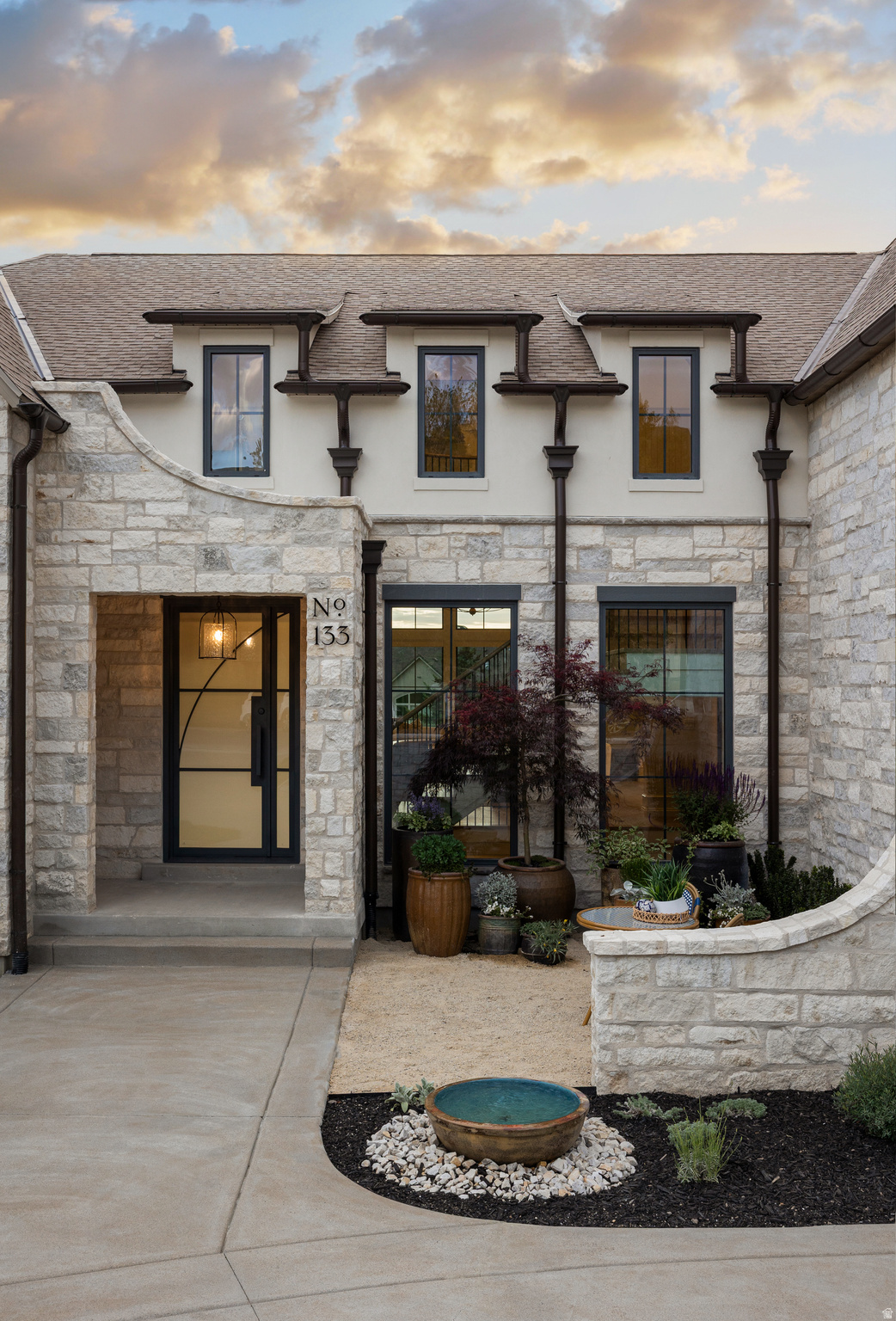 133 N CANAL DR
