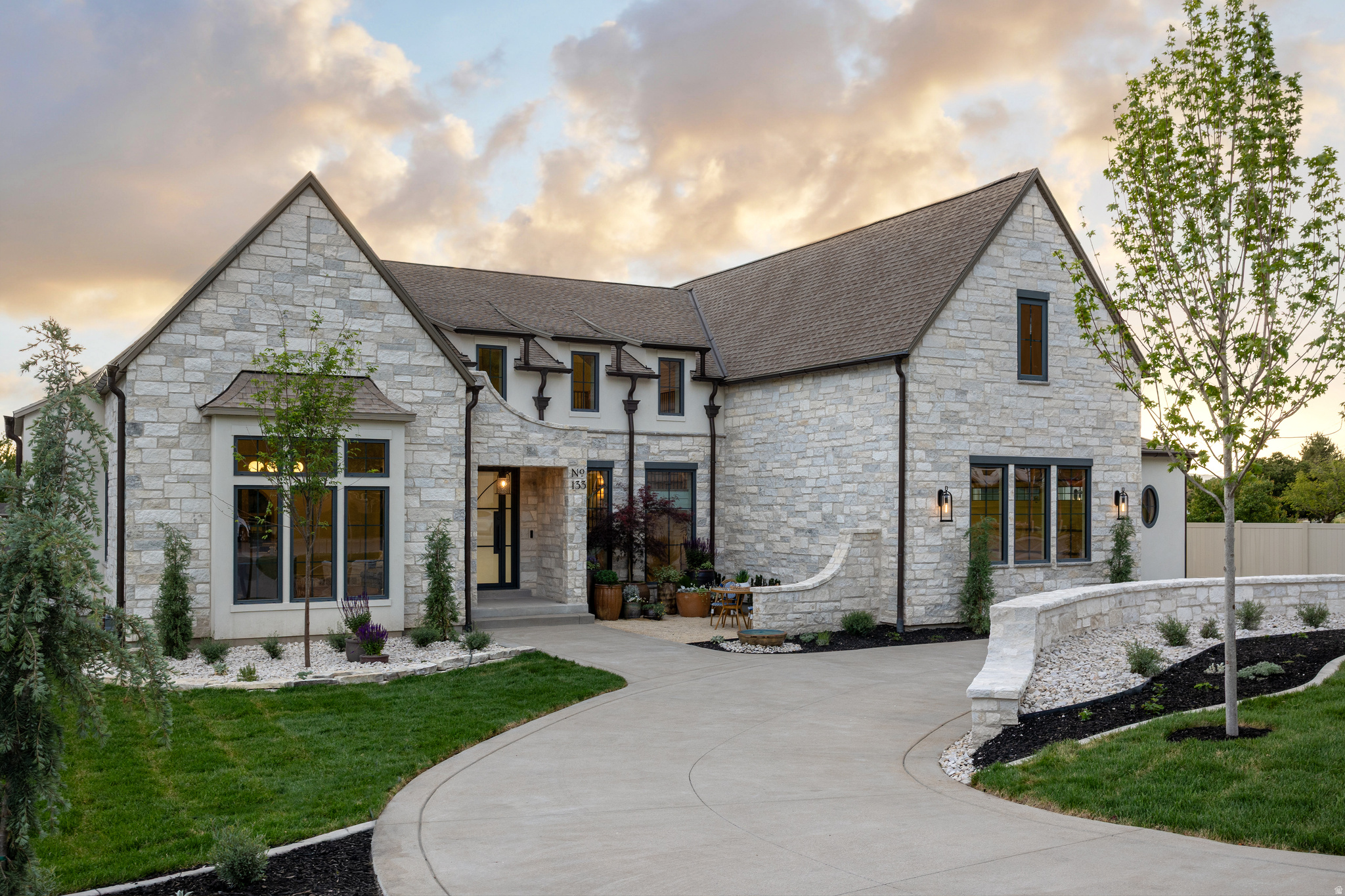 133 N CANAL DR