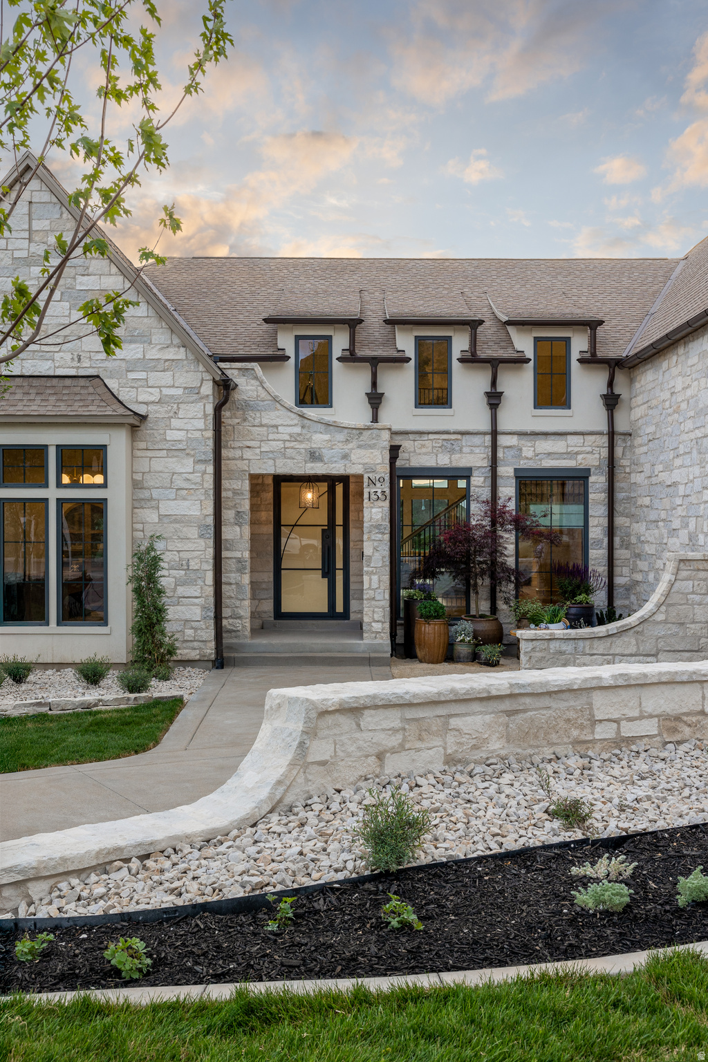 133 N CANAL DR