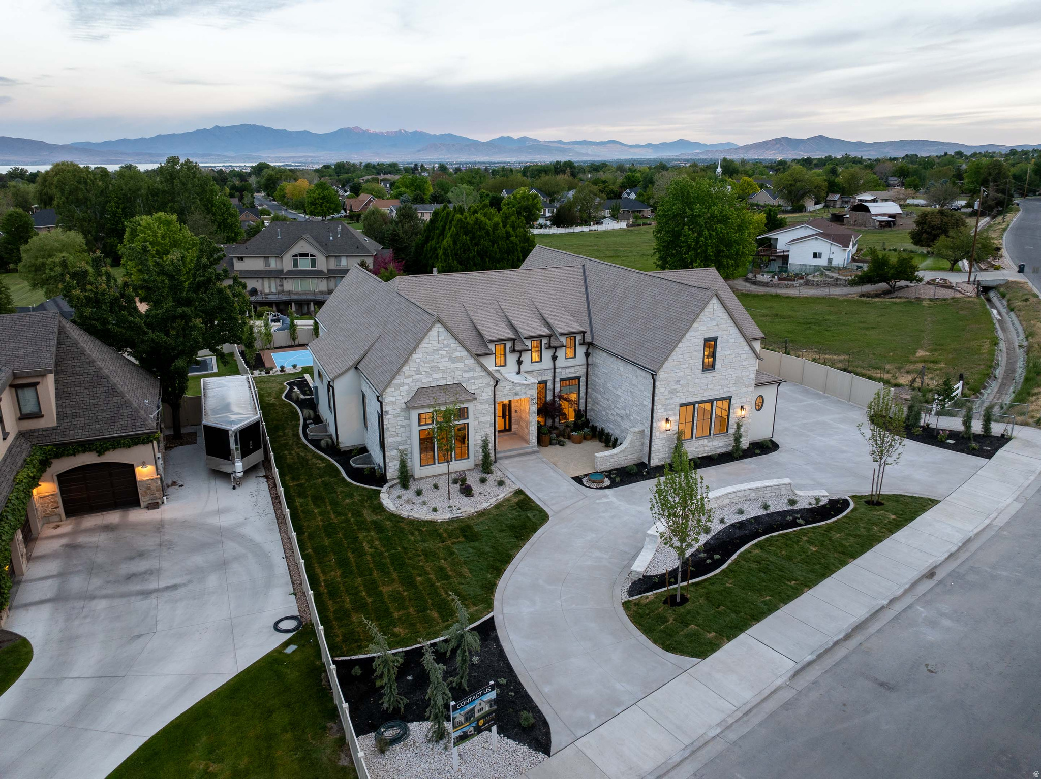 133 N CANAL DR