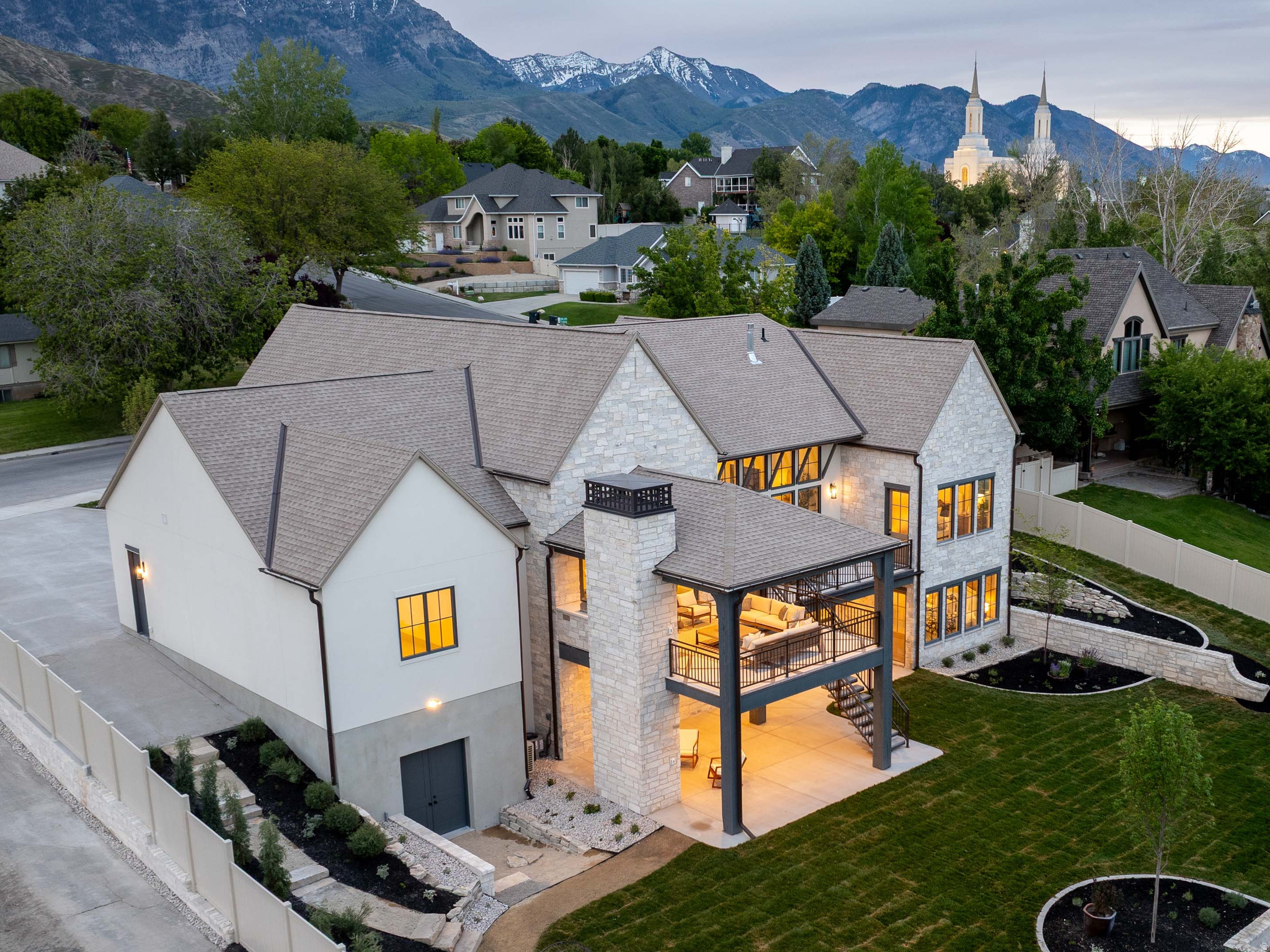 133 N CANAL DR