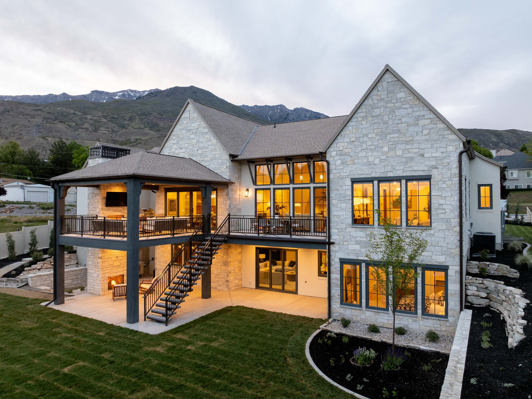 133 N CANAL DR