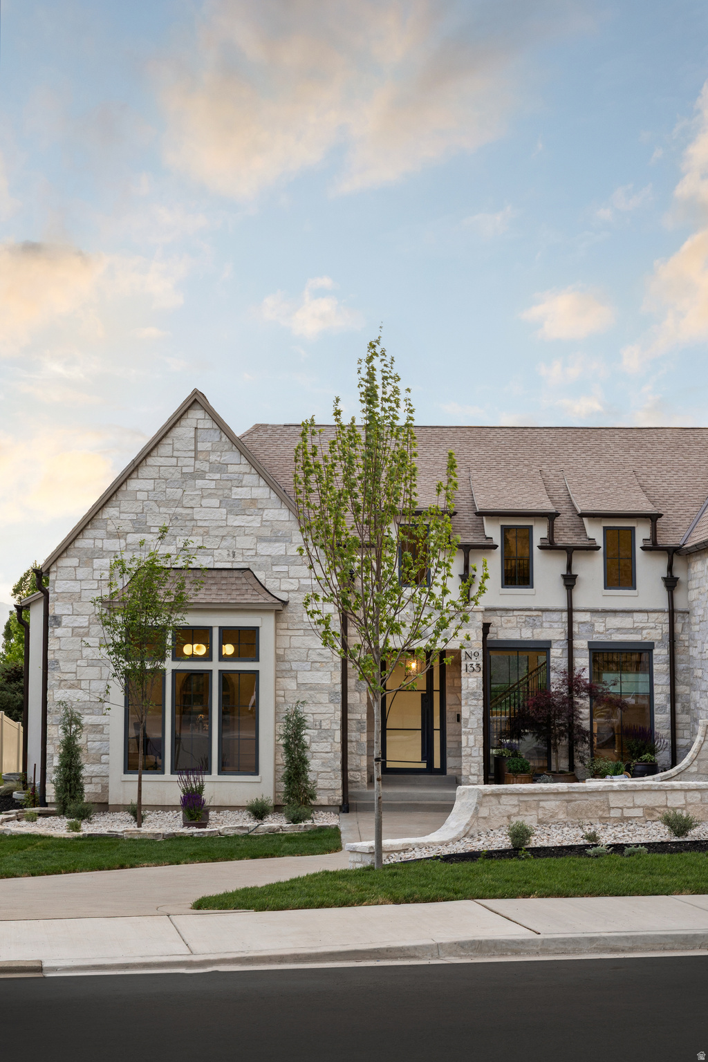 133 N CANAL DR