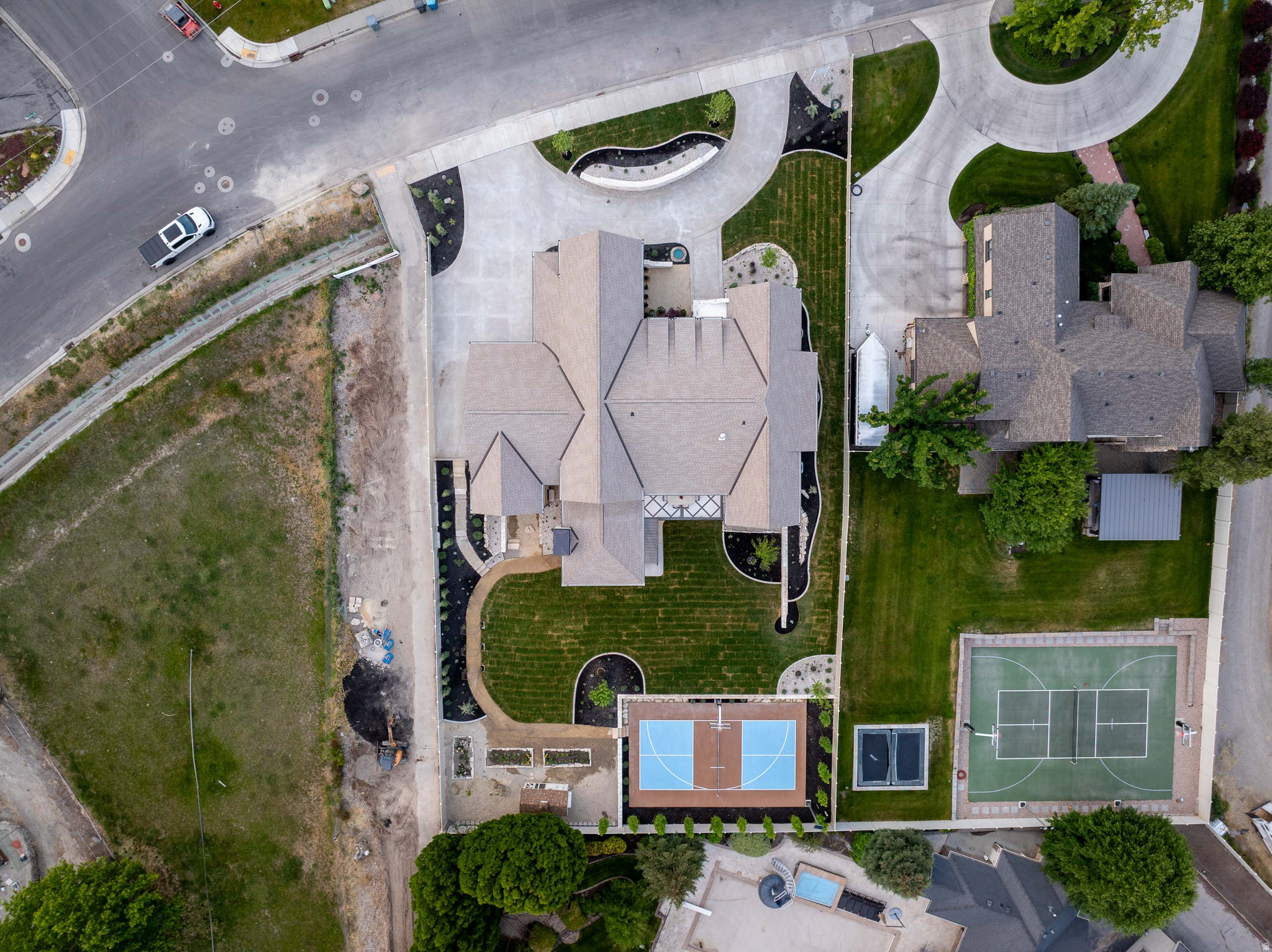 133 N CANAL DR