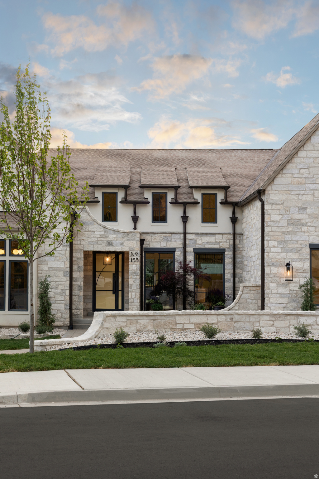 133 N CANAL DR