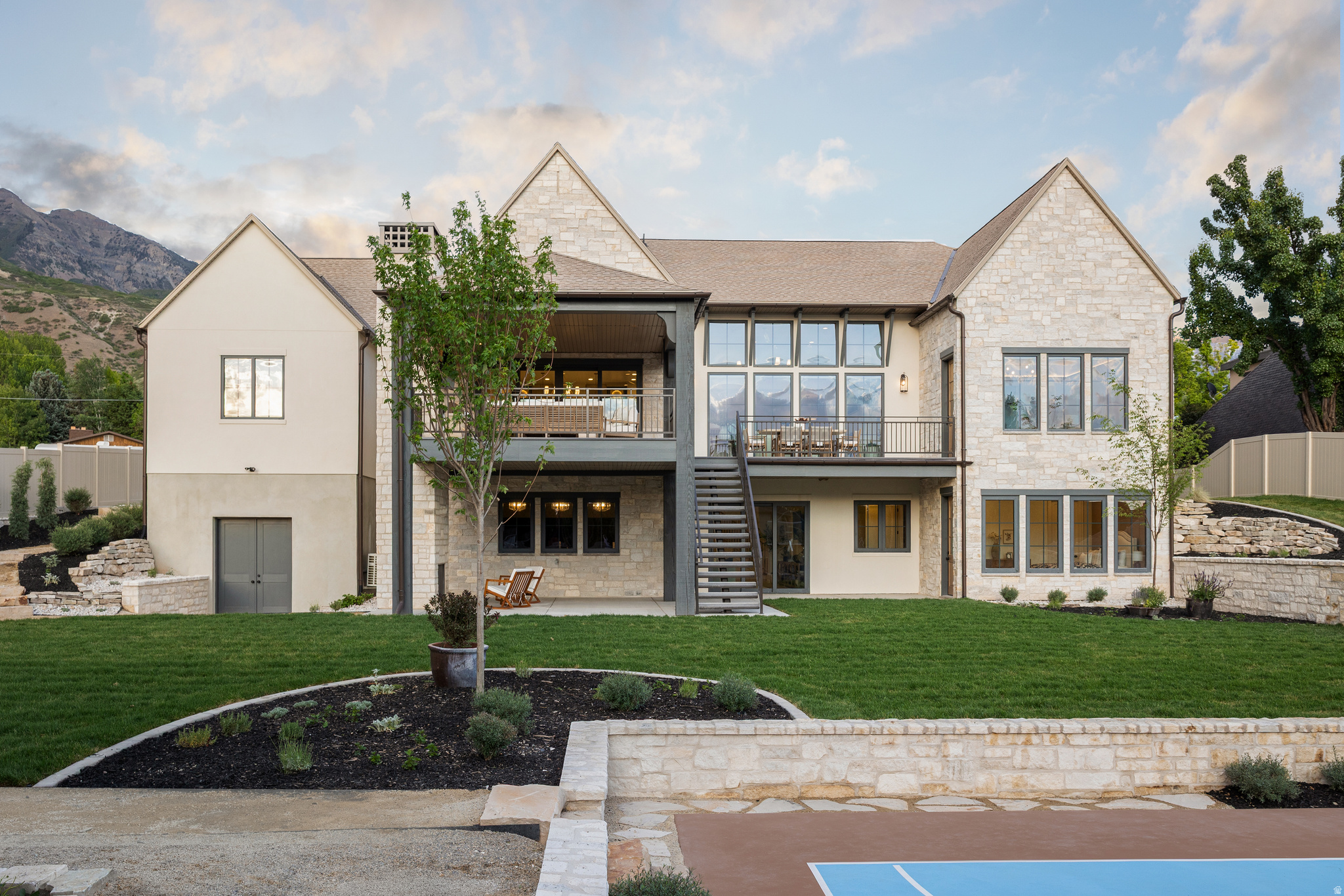 133 N CANAL DR