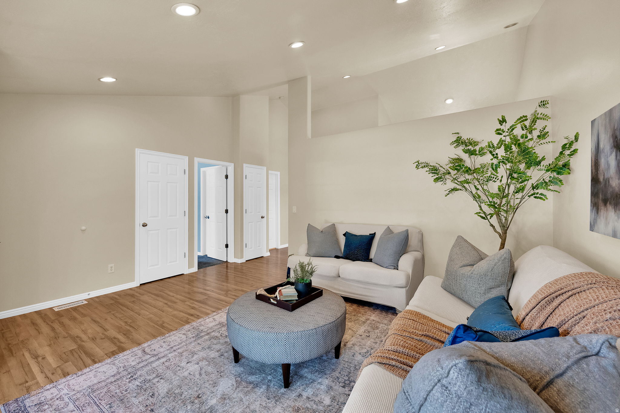 3121 W DAVENCOURT LOOP