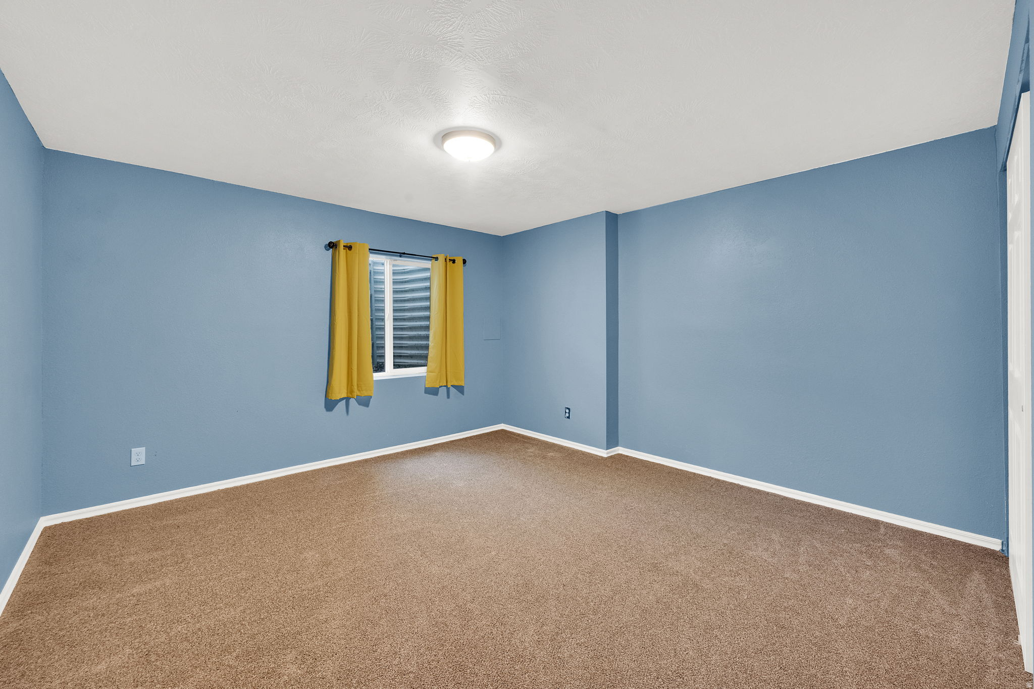 3121 W DAVENCOURT LOOP