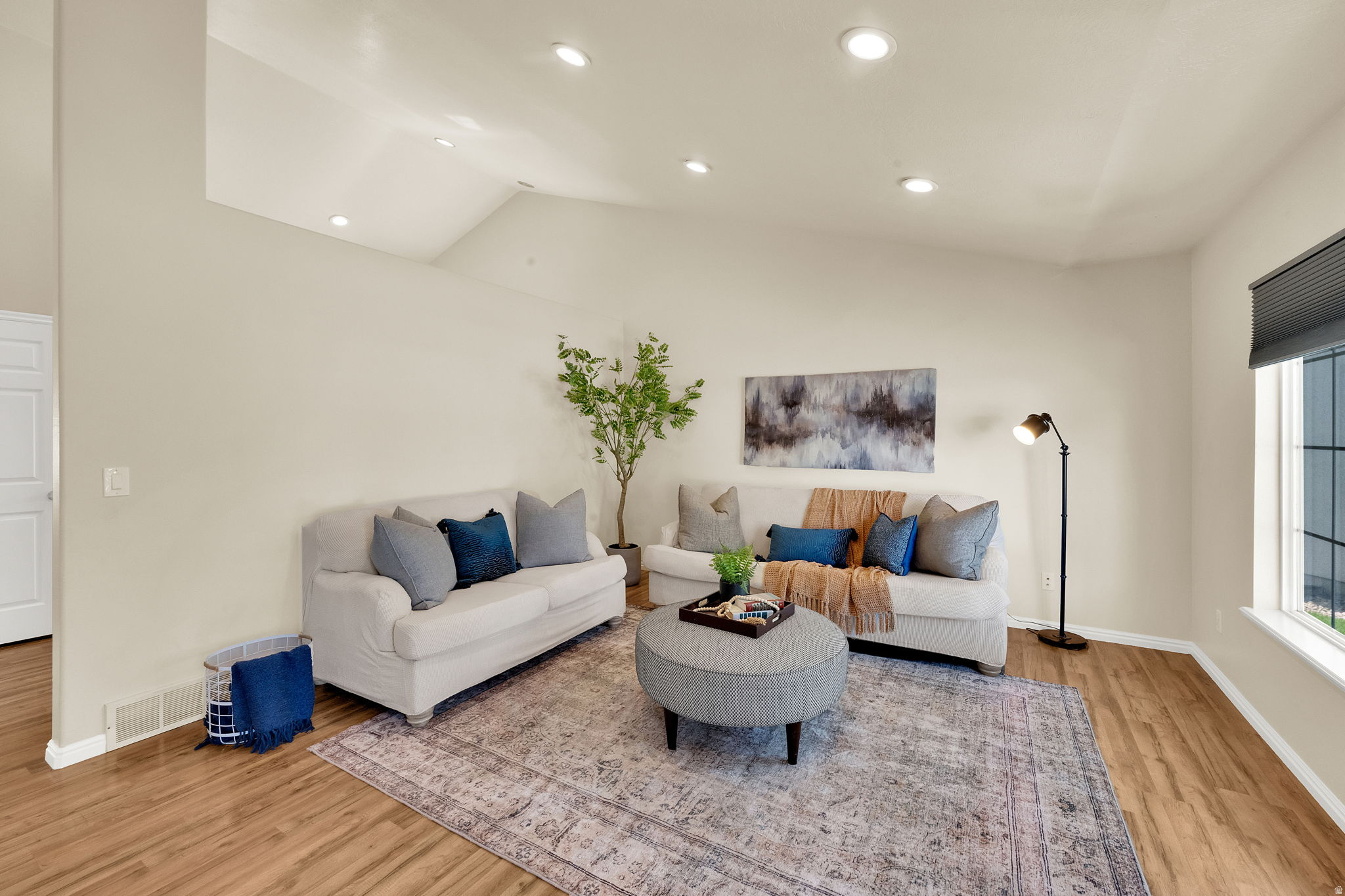 3121 W DAVENCOURT LOOP