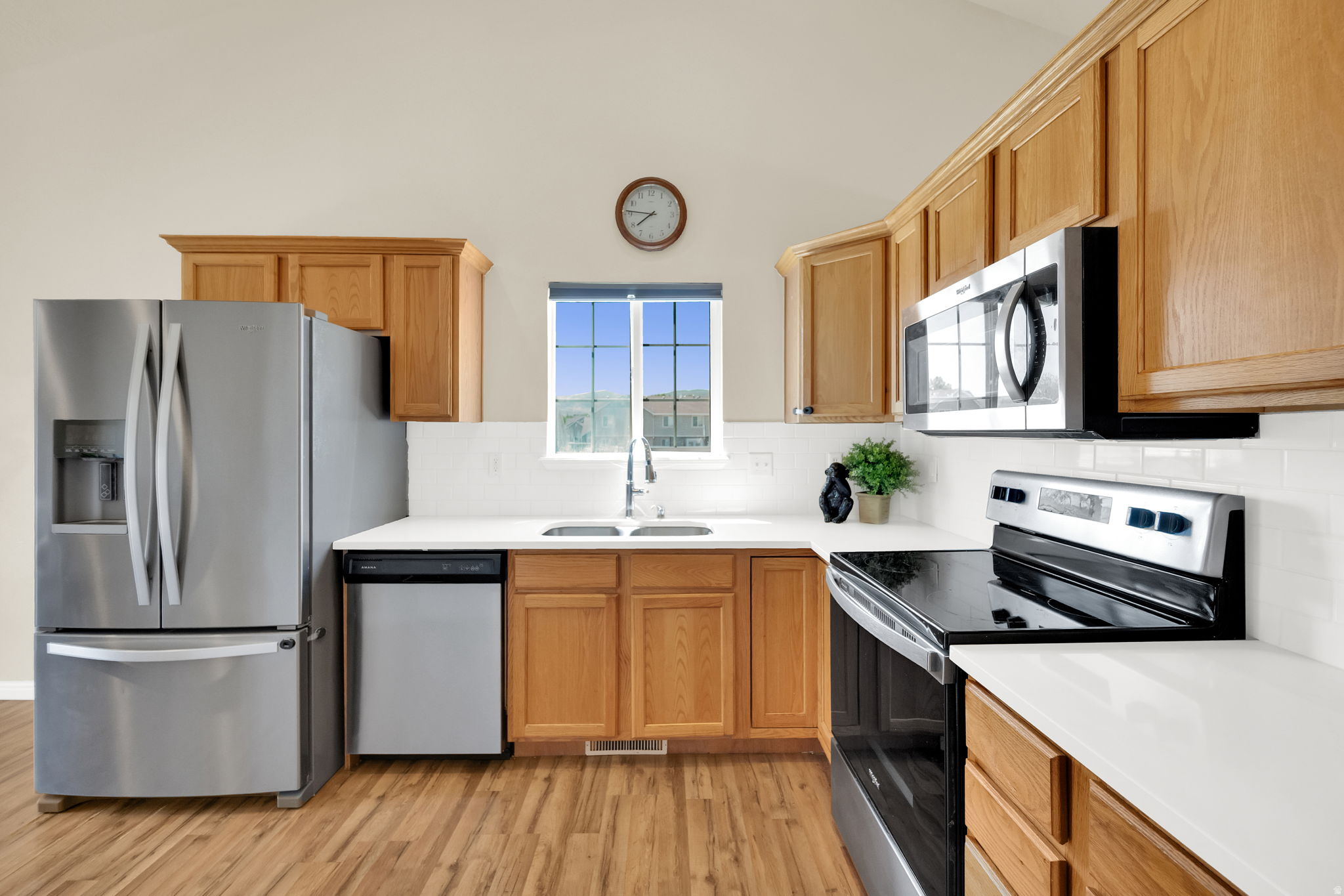 3121 W DAVENCOURT LOOP