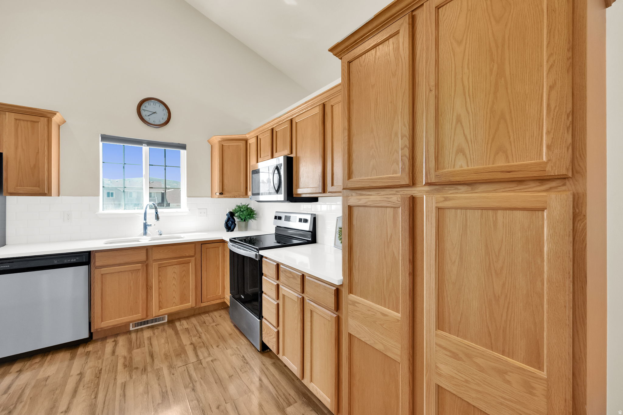 3121 W DAVENCOURT LOOP