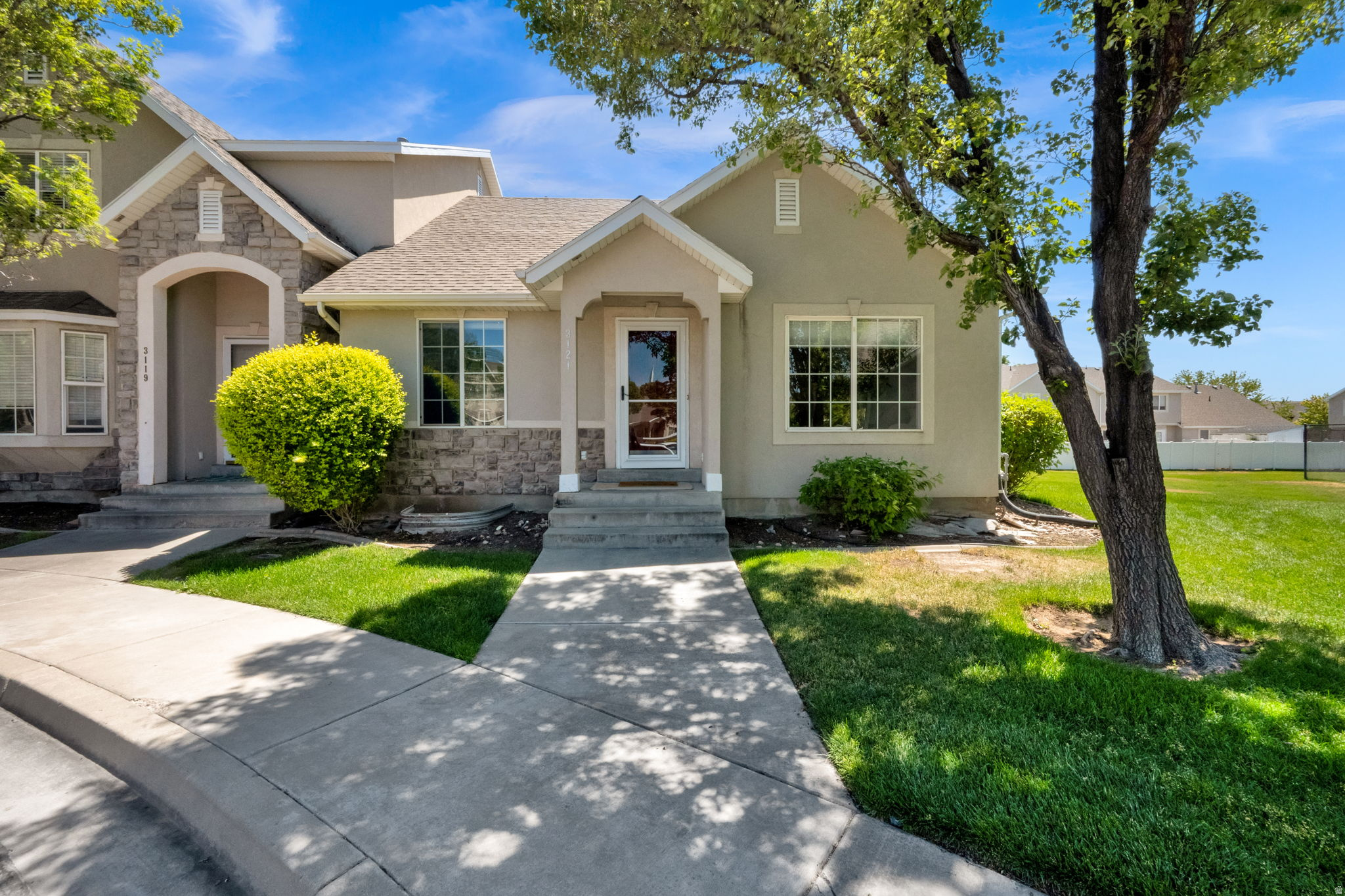 3121 W DAVENCOURT LOOP