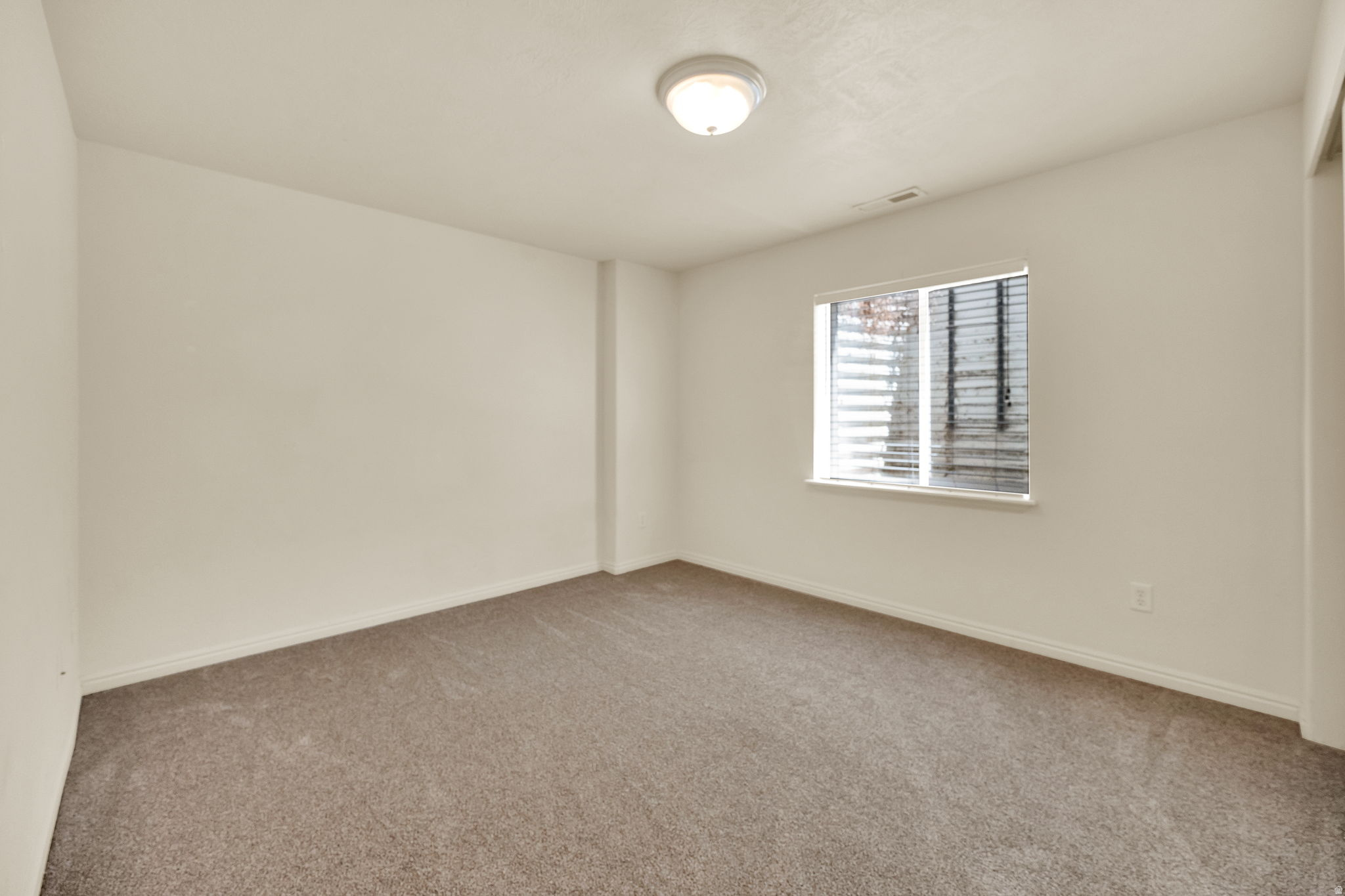 3121 W DAVENCOURT LOOP