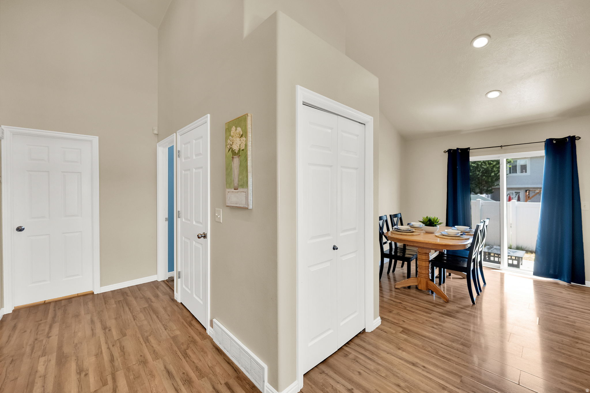 3121 W DAVENCOURT LOOP