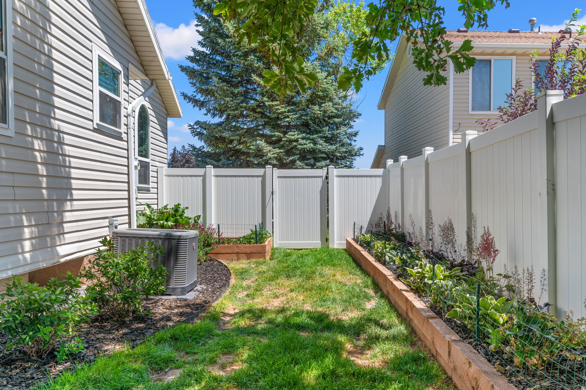 11834 S CARBIDE CT